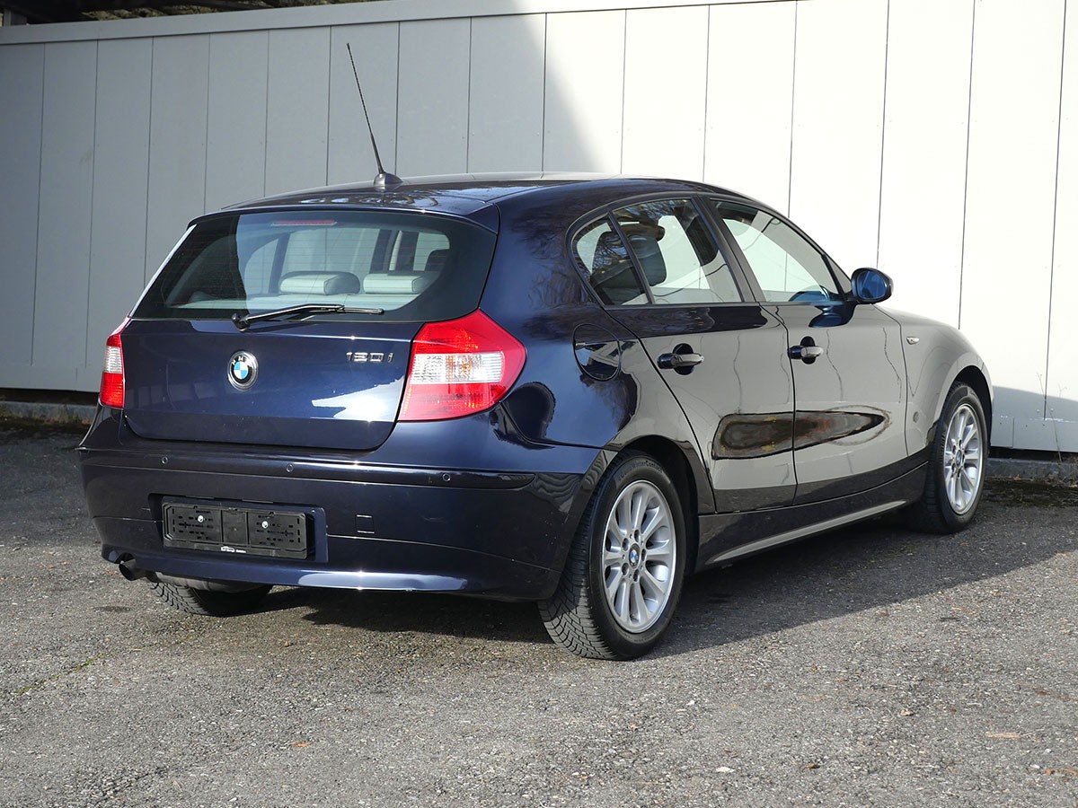 BMW 120i-image-6