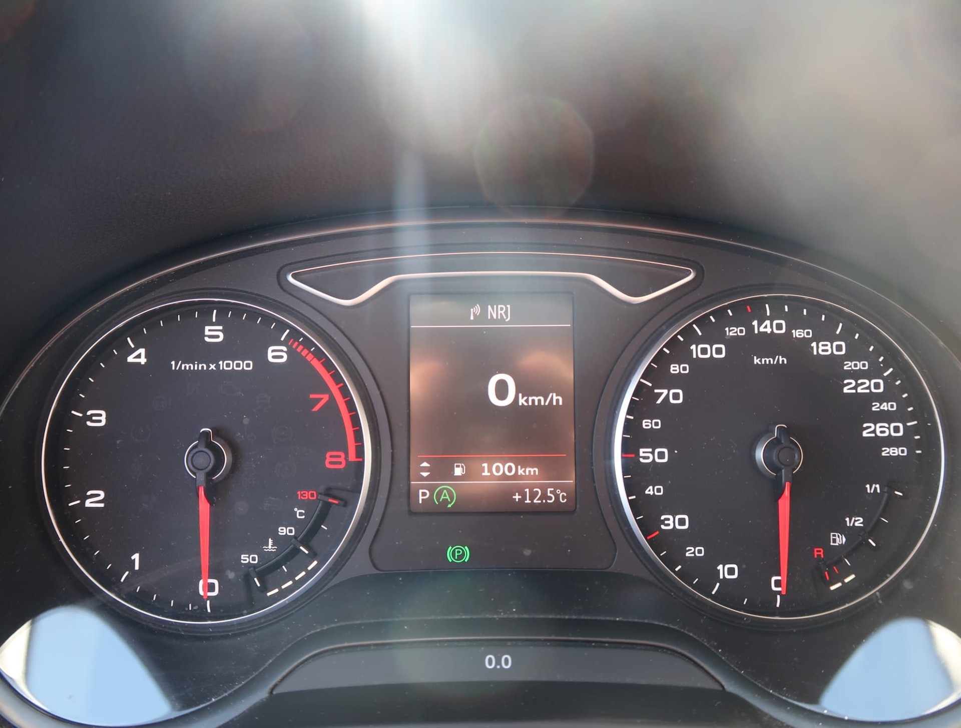 AUDI A3 Sportback 1.4 TFSI Ambiente S-tronic-image-16