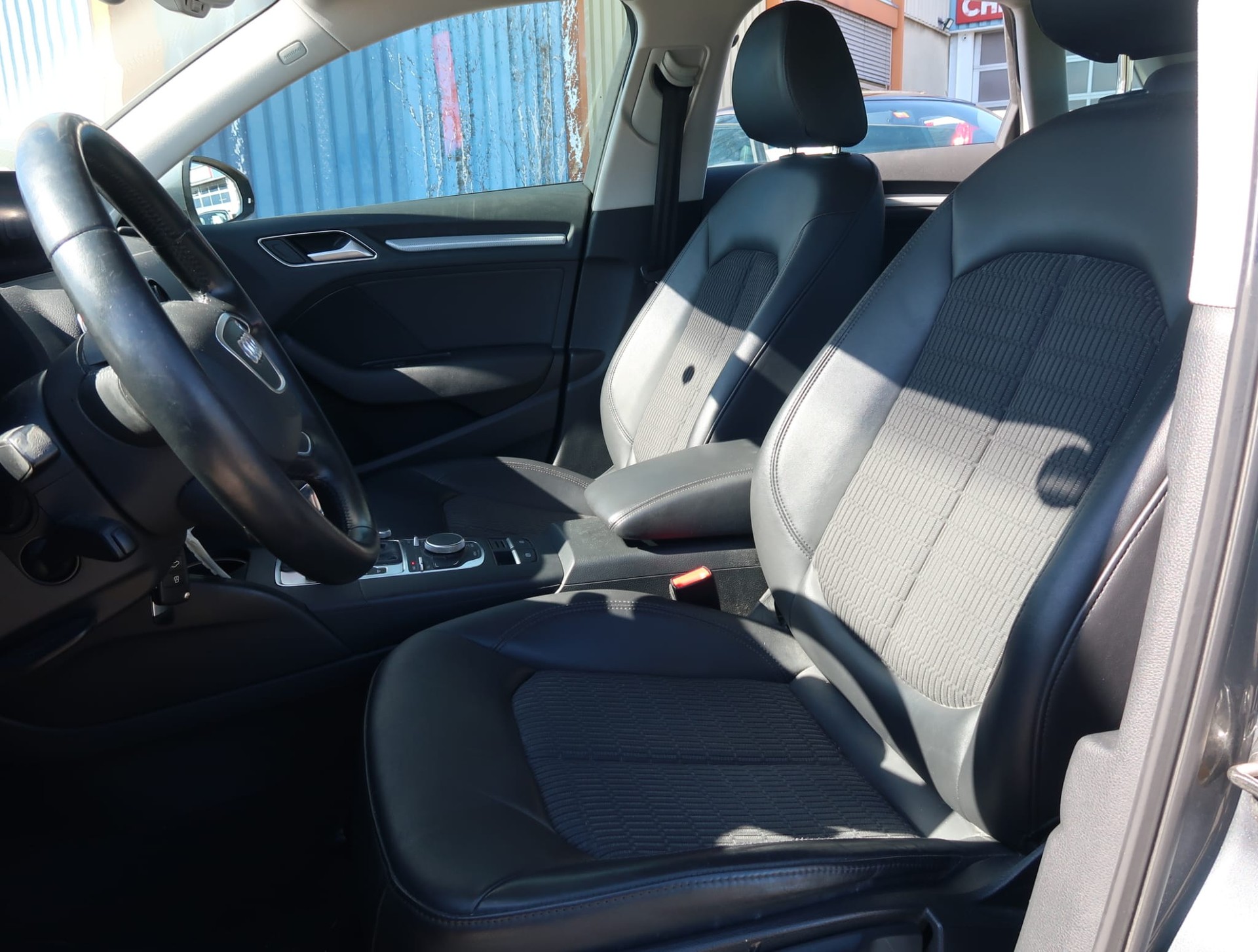 AUDI A3 Sportback 1.4 TFSI Ambiente S-tronic-image-13