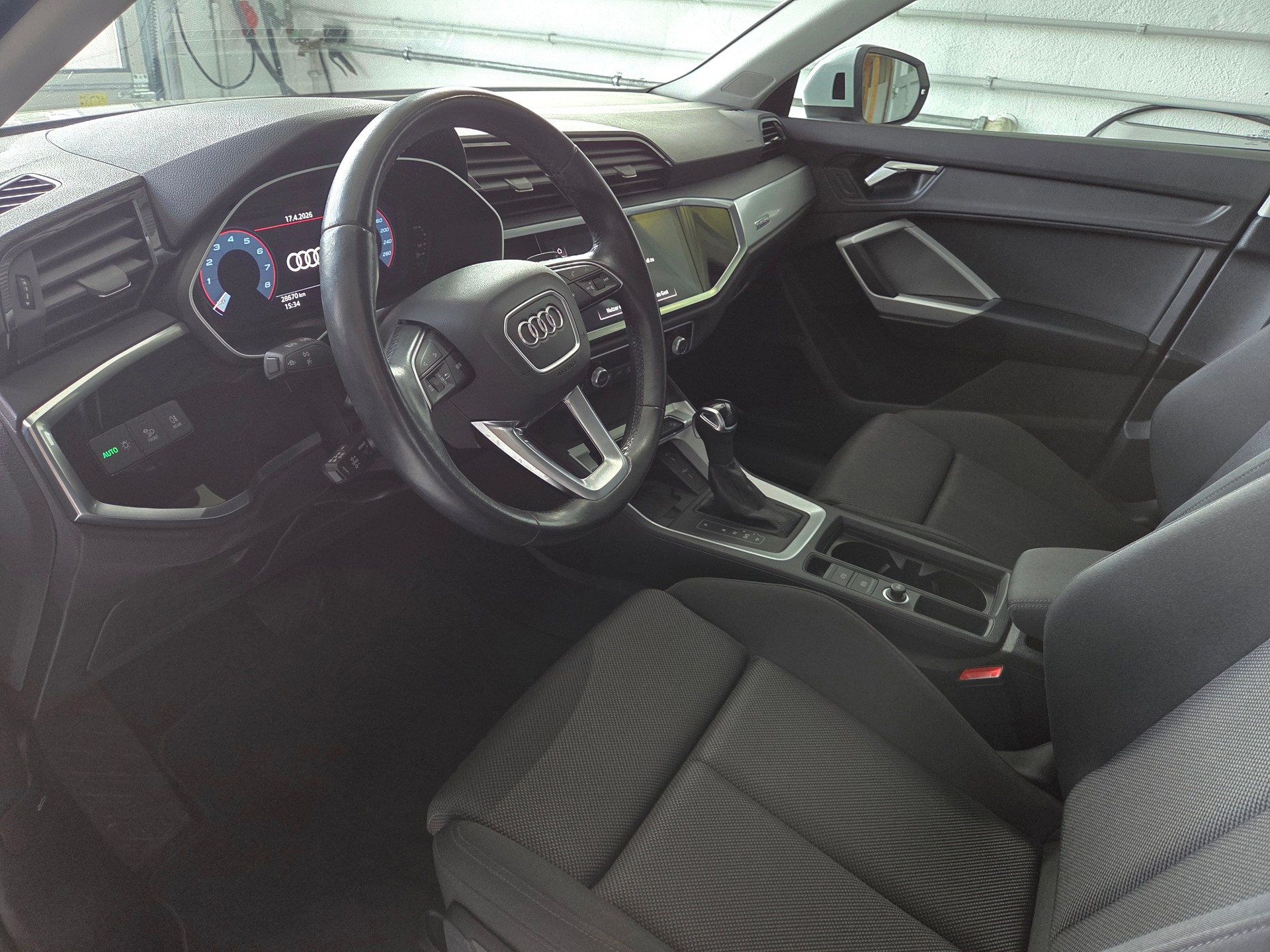 AUDI Q3 Sportback 40 TFSI S line quattro S-tronic-image-5