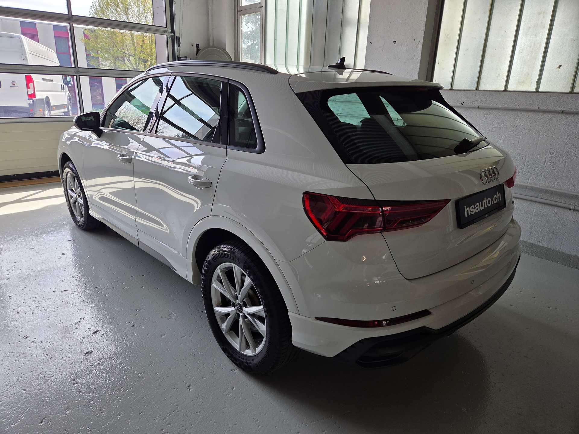 AUDI Q3 Sportback 40 TFSI S line quattro S-tronic-image-2