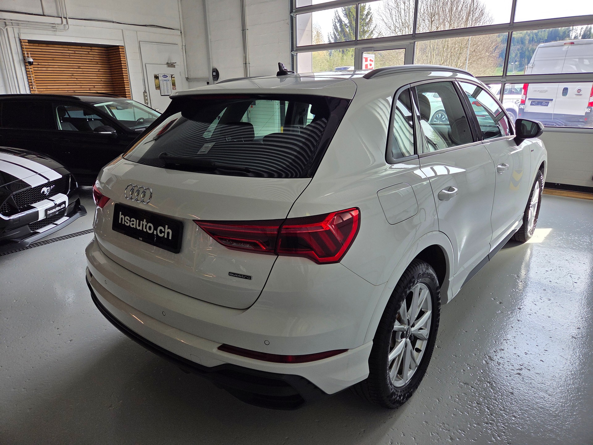 AUDI Q3 Sportback 40 TFSI S line quattro S-tronic-image-3