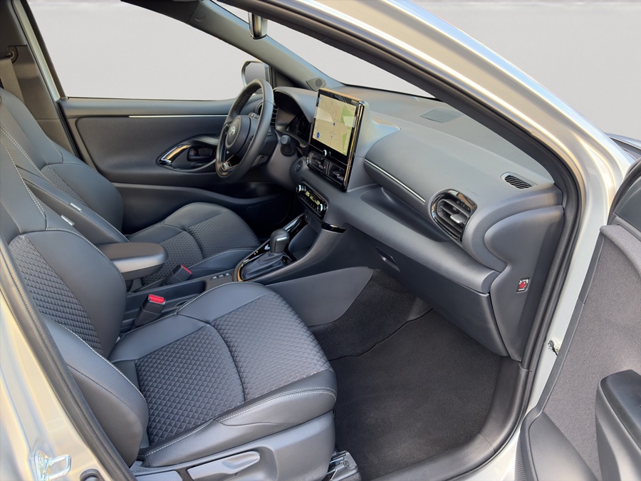 TOYOTA Yaris 1.5 Premiere Edition e-CVT-image-9