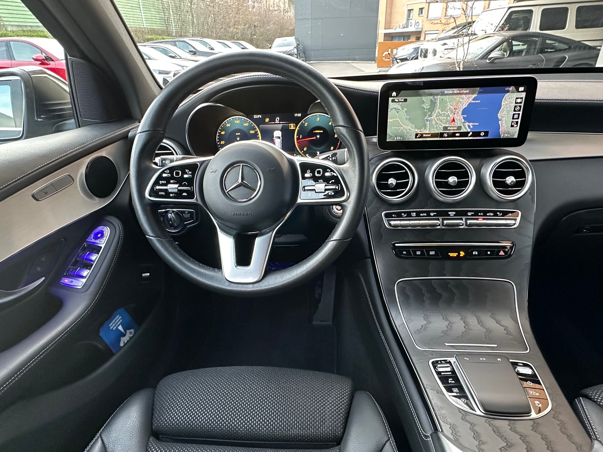 MERCEDES-BENZ GLC 220 d AMG Line 4 Matic-image-11