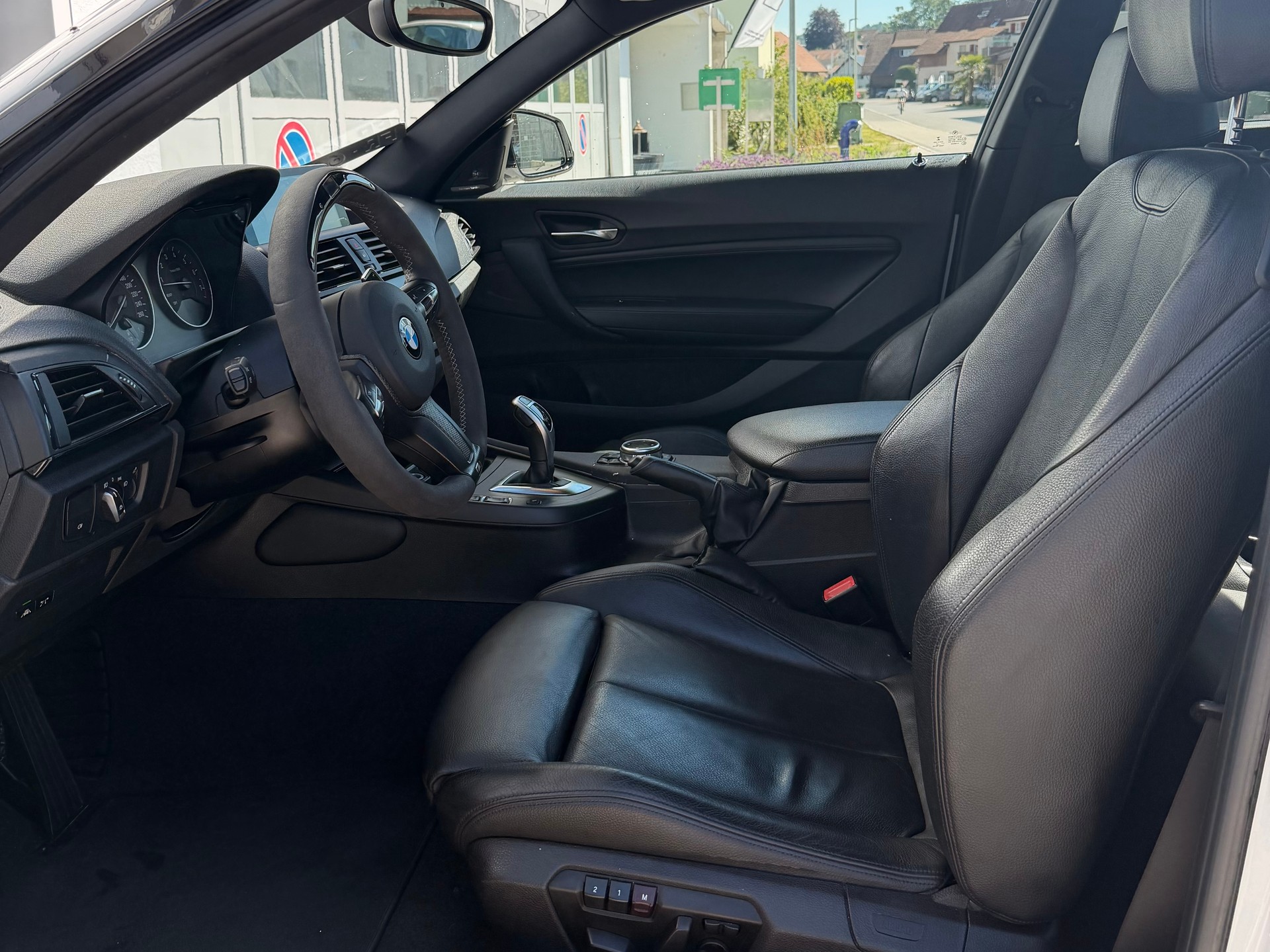 BMW M235i Steptronic-image-7