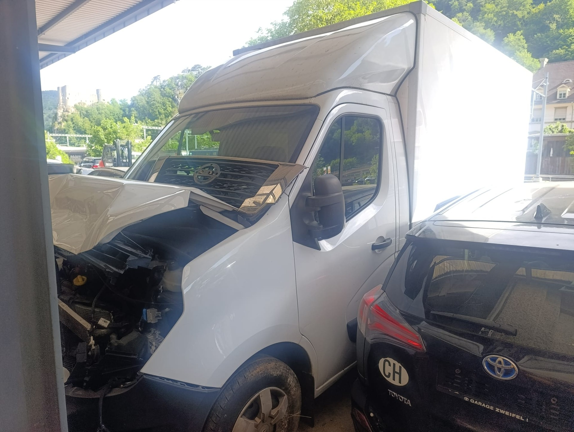 NISSAN INTERSTAR-showroom-element-3