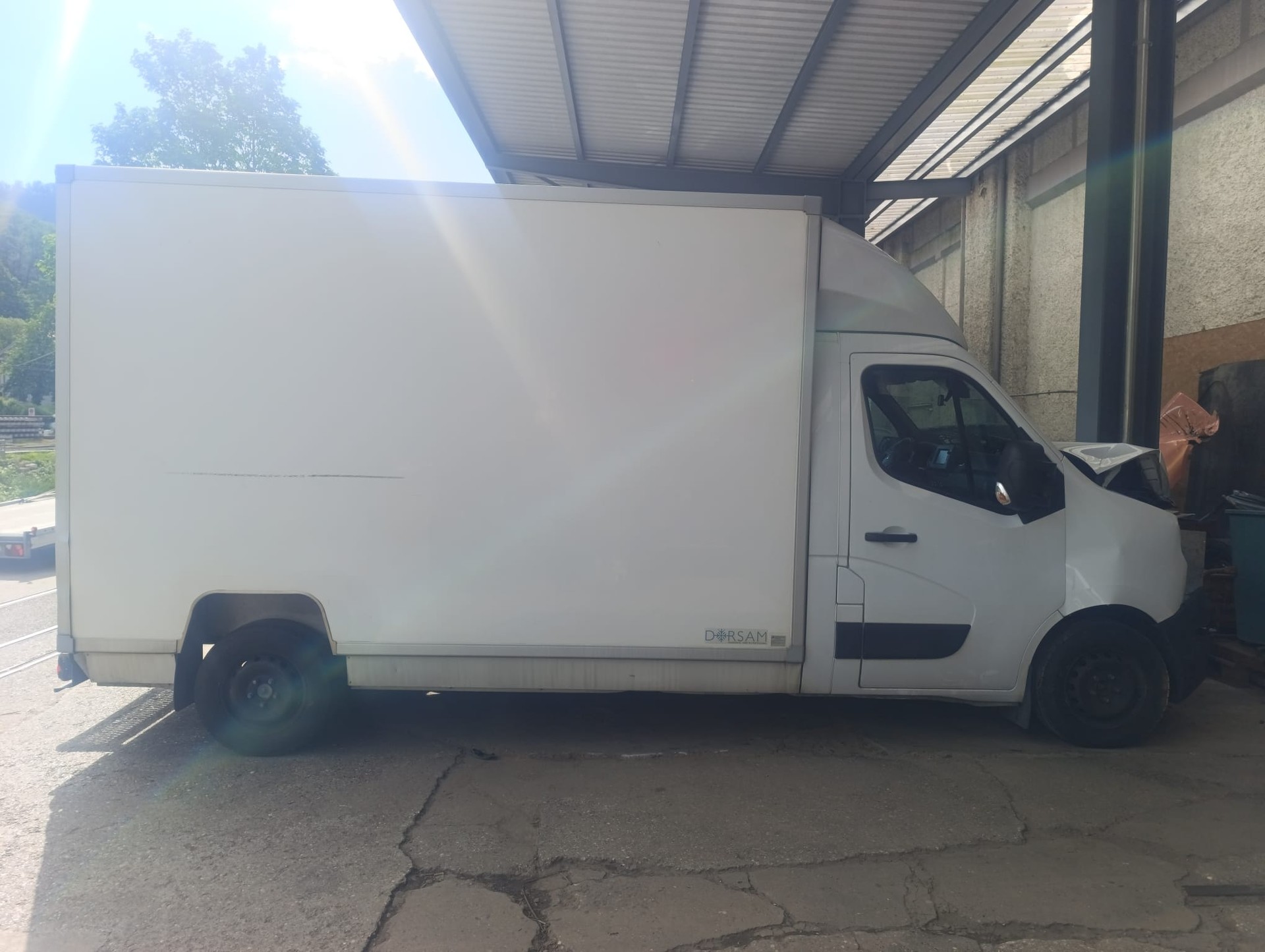 NISSAN INTERSTAR-showroom-element-1