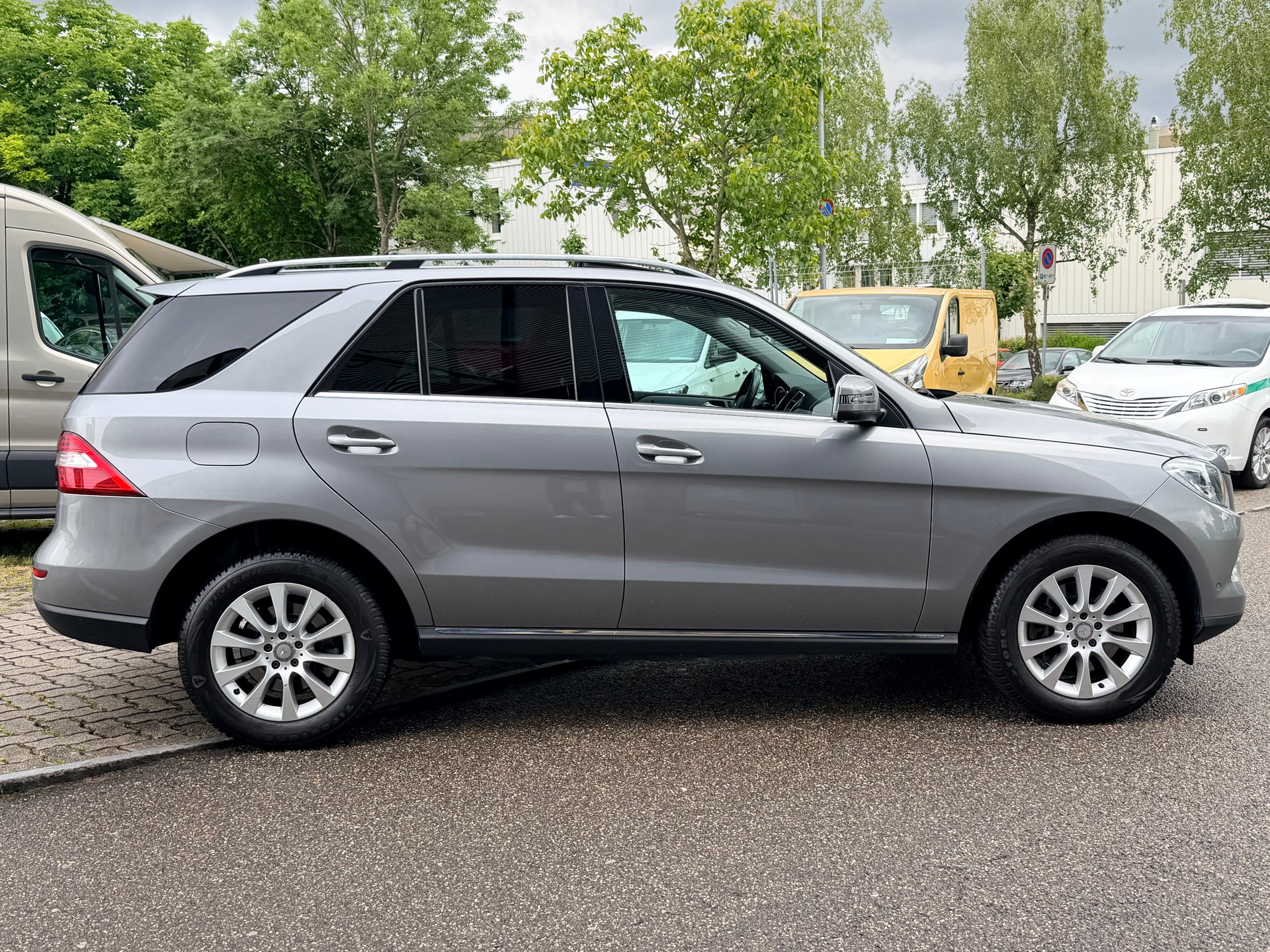 MERCEDES-BENZ ML 350 4Matic 7G-Tronic-showroom-element-1