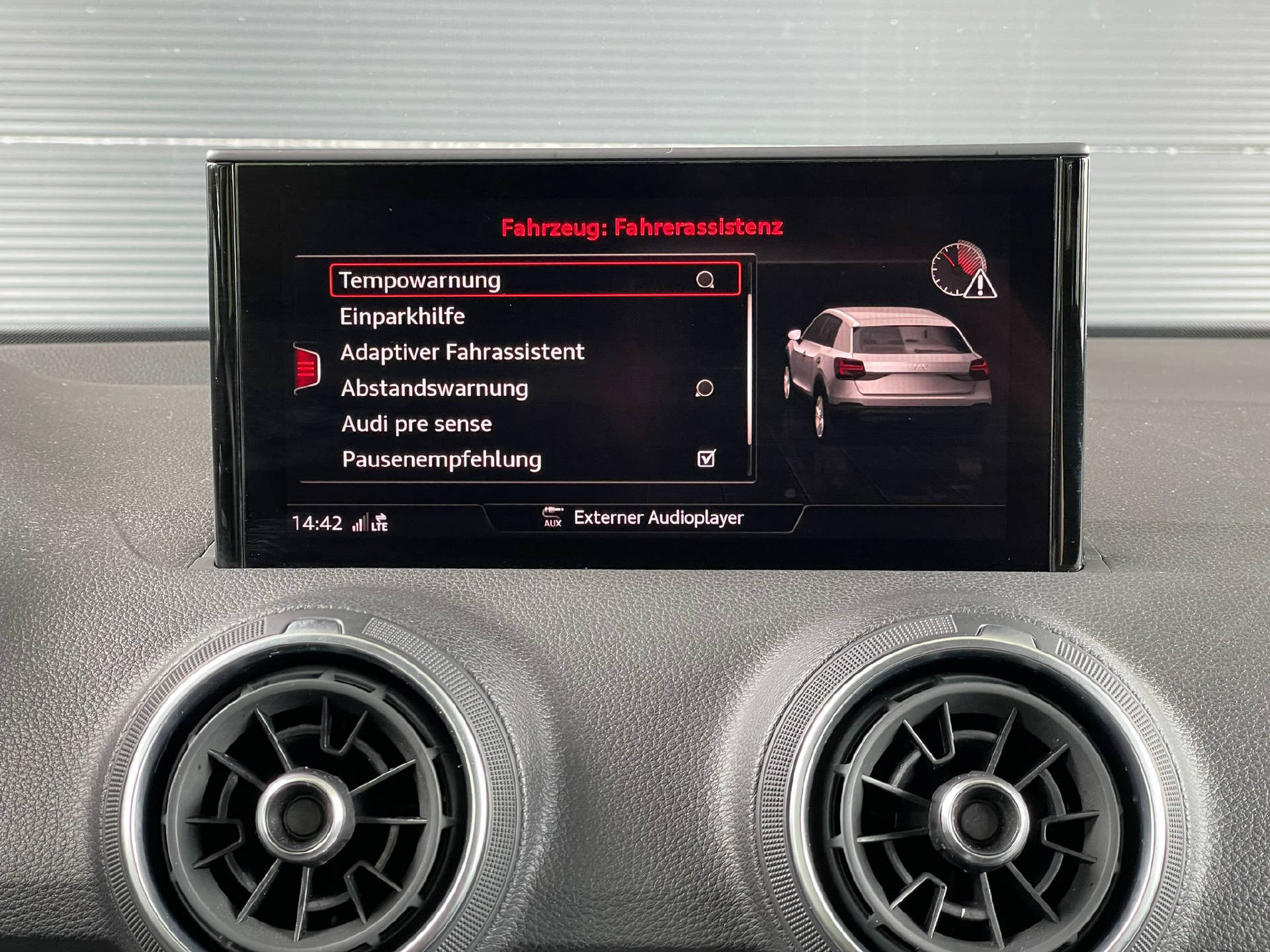 AUDI Q2 1.5 35 TFSI S-Tronic-image-10