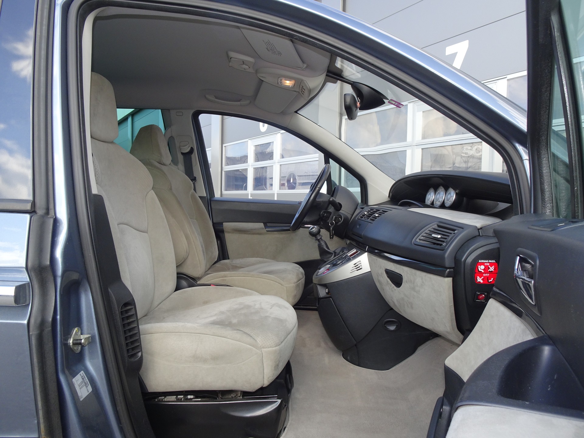 CITROEN C8 2.0 16V HDi Exclusive-image-10