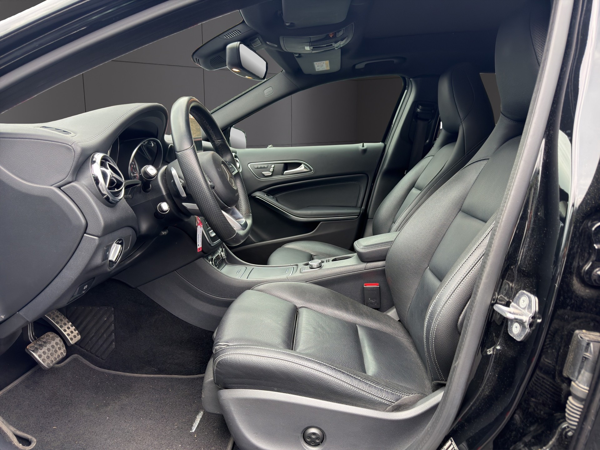 MERCEDES-BENZ GLA 220 d AMG Line 4Matic 7G-DCT-image-6