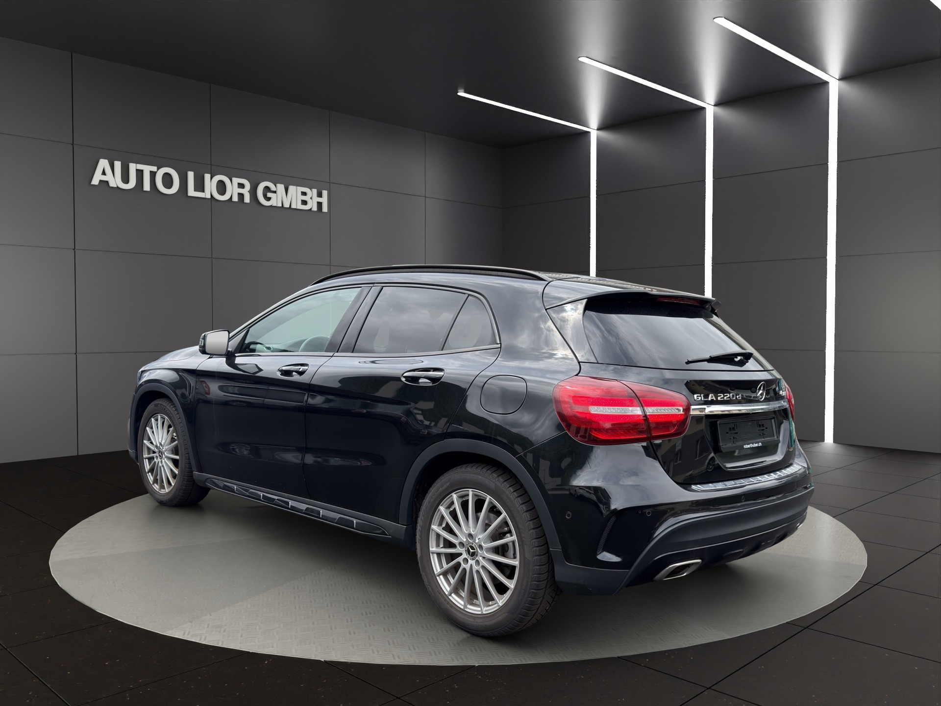 MERCEDES-BENZ GLA 220 d AMG Line 4Matic 7G-DCT-image-3