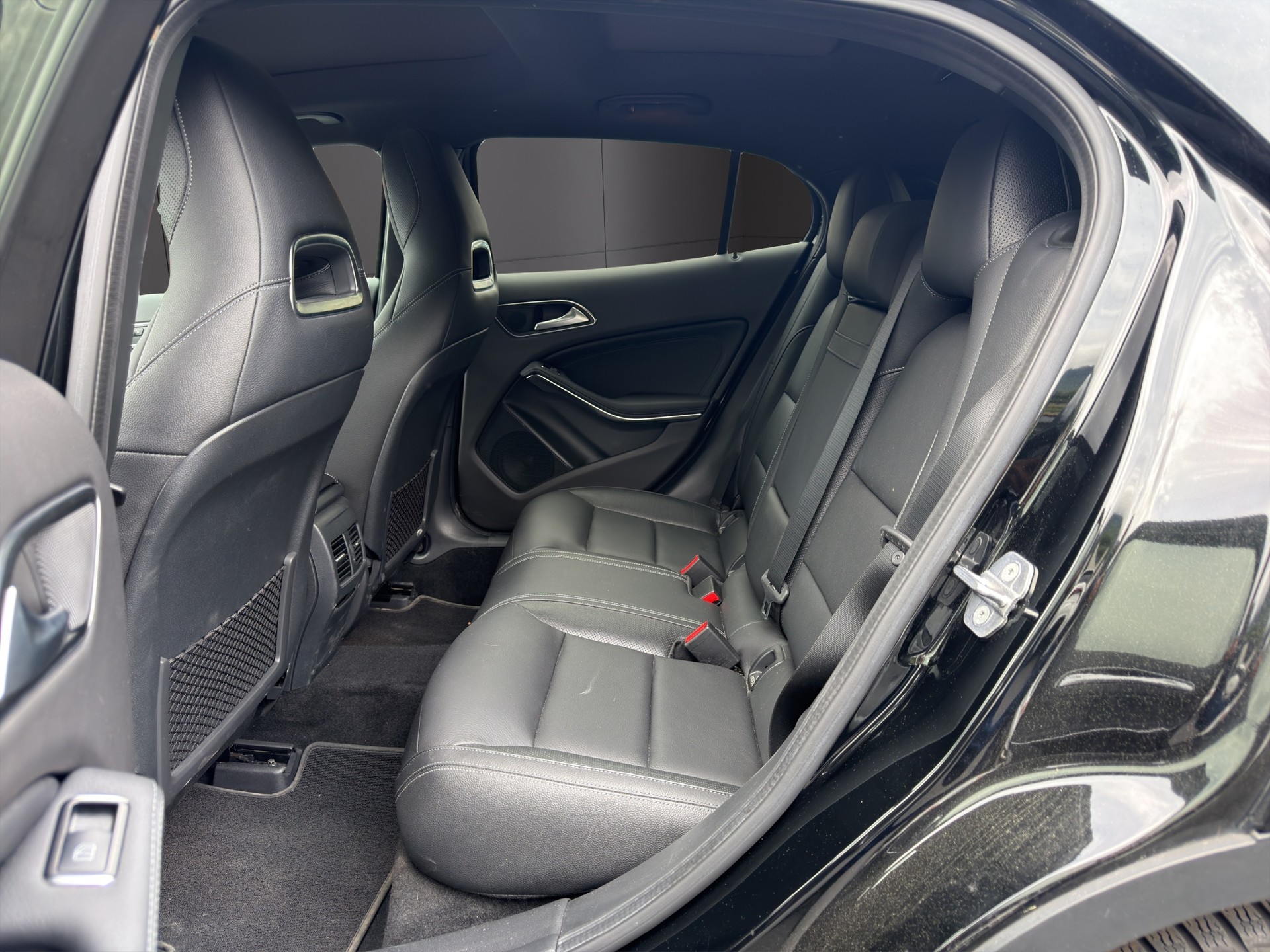 MERCEDES-BENZ GLA 220 d AMG Line 4Matic 7G-DCT-image-9