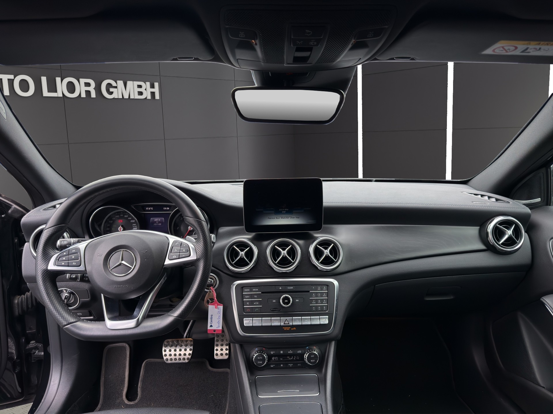 MERCEDES-BENZ GLA 220 d AMG Line 4Matic 7G-DCT-image-8