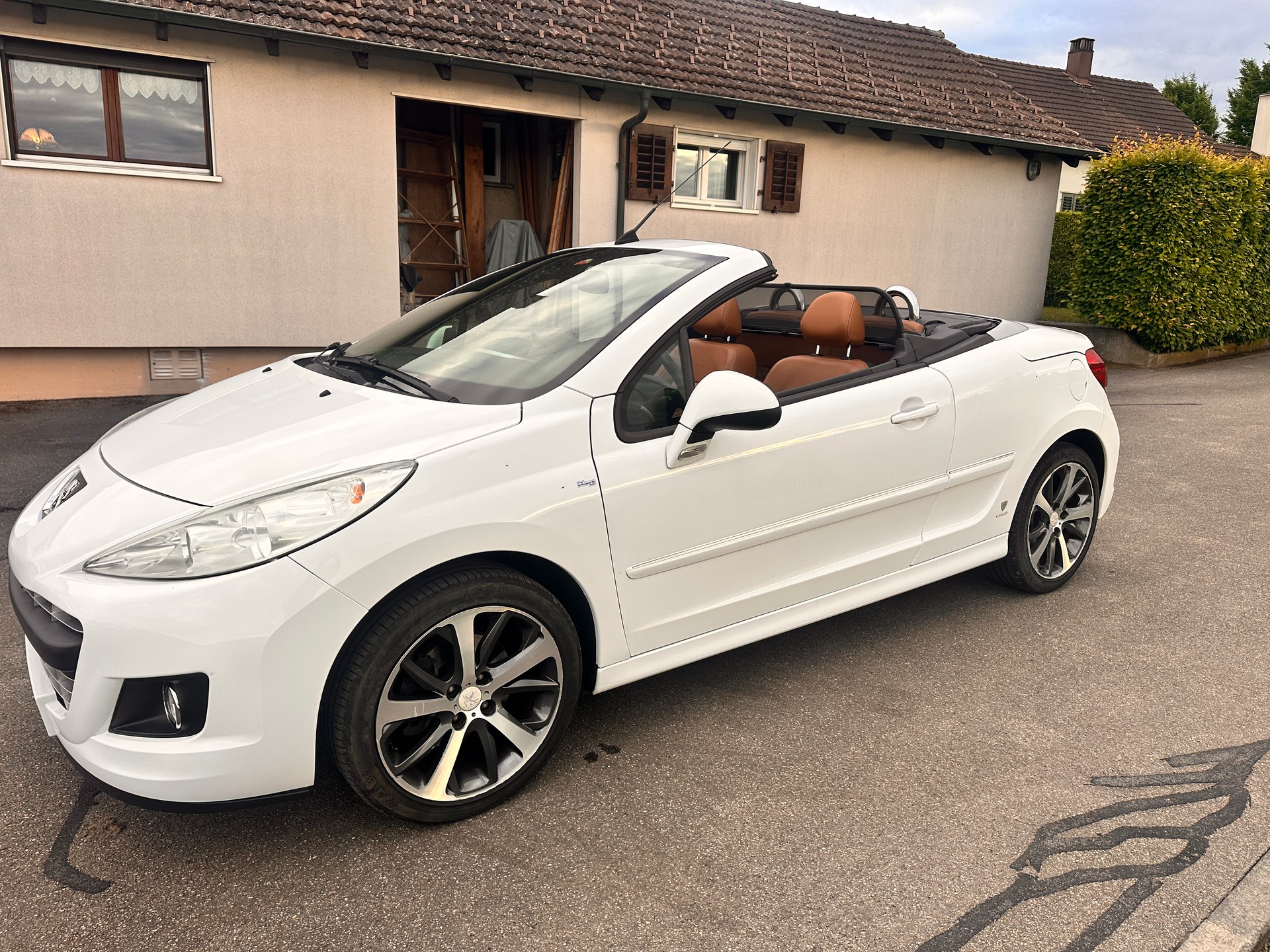 PEUGEOT 207 CC 1.6 16V Swiss Collector-showroom-element-2