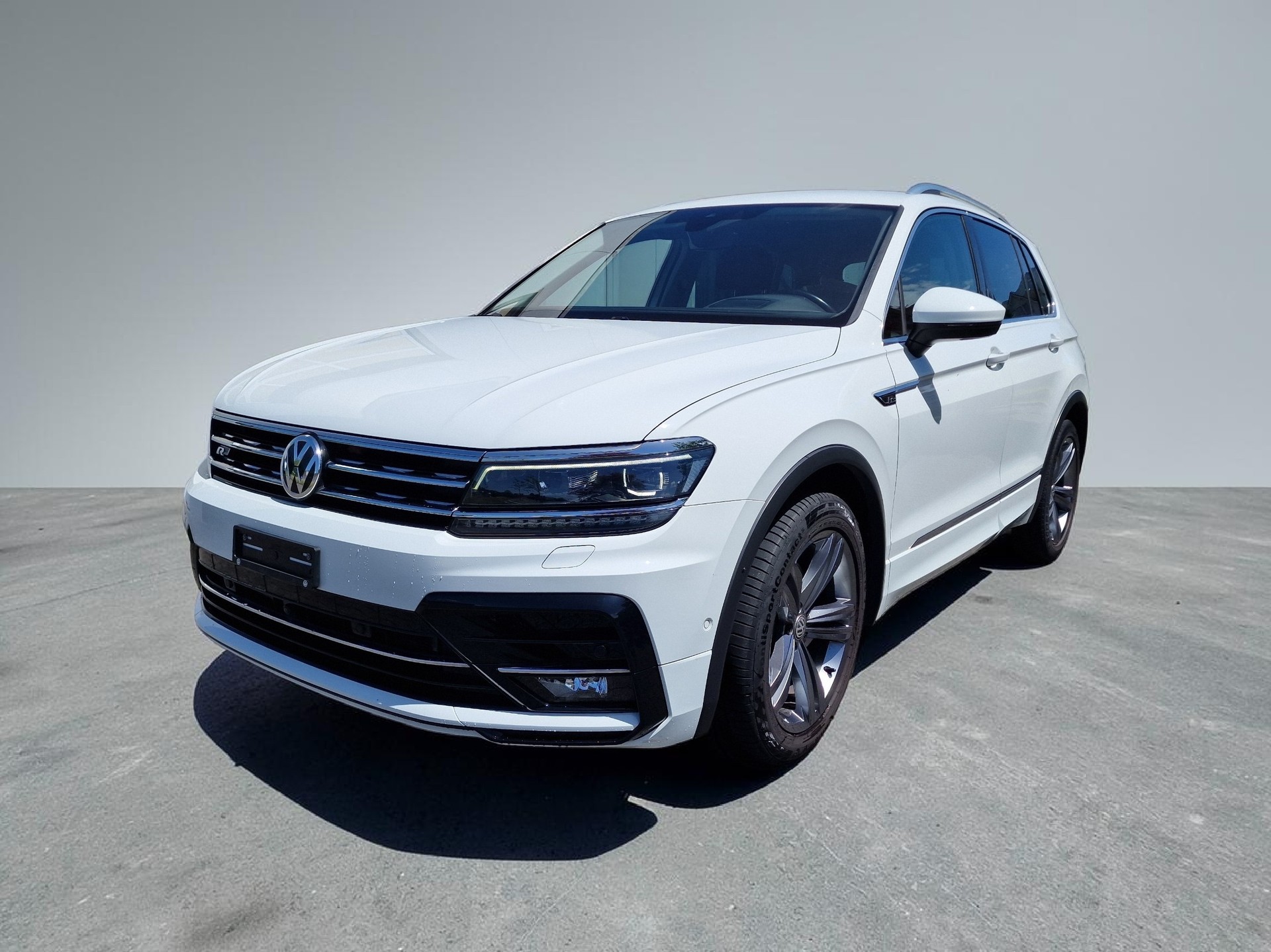 VW Tiguan 2.0TSI Highline 4Motion DSG 24Mt Gara 8x Alu-showroom-element-1
