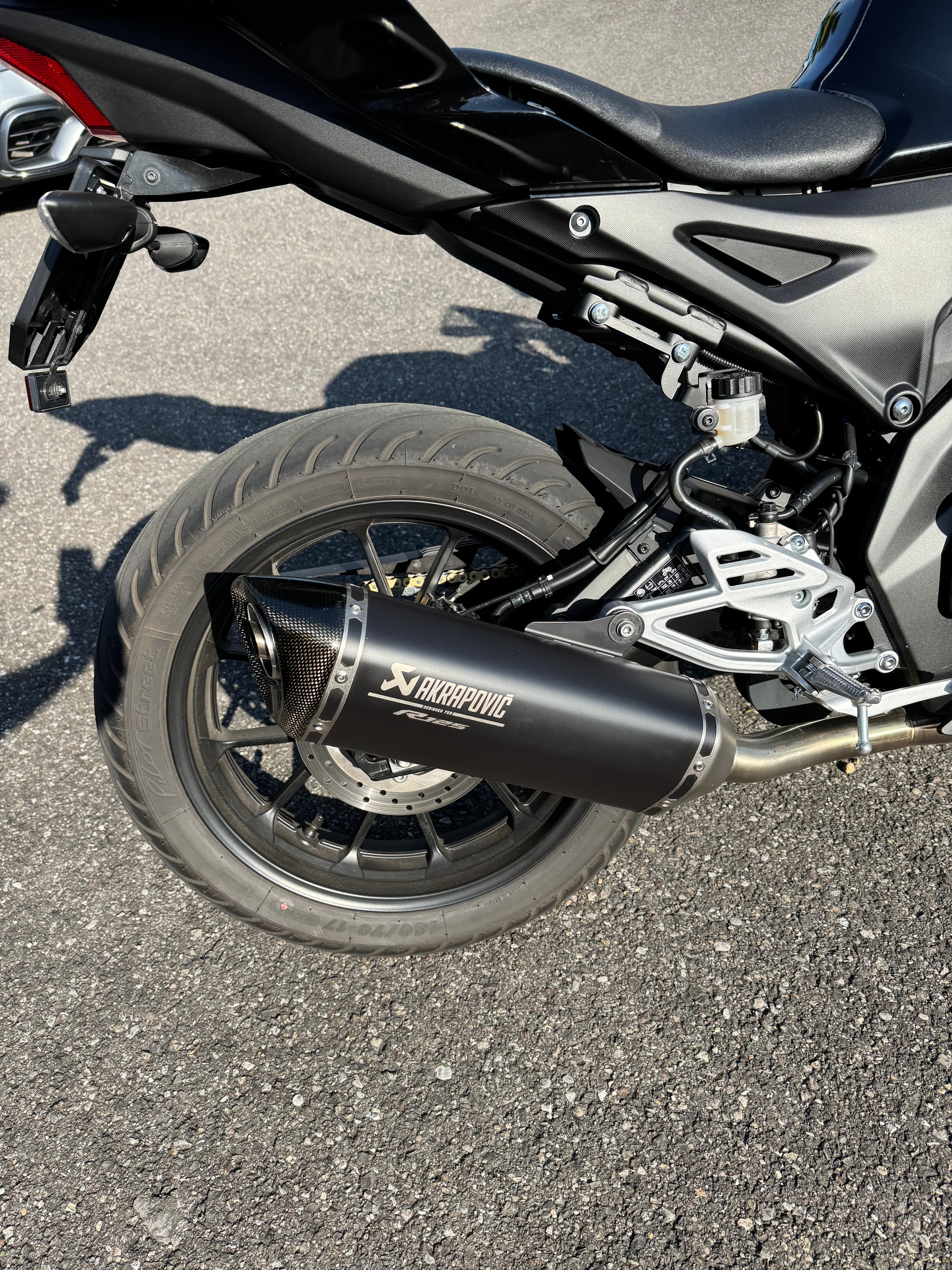 YAMAHA YZF-R 125 ABS-image-1