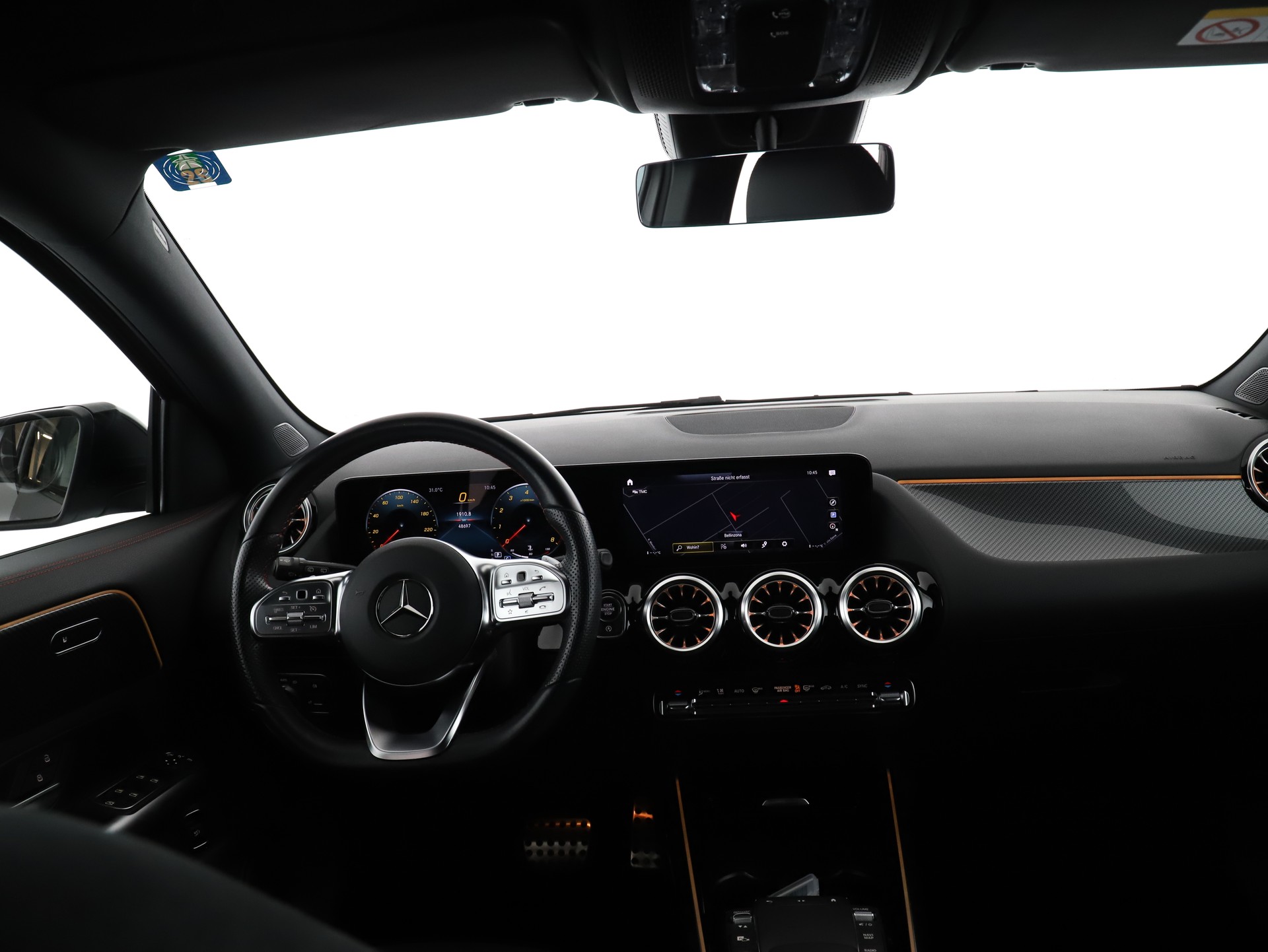 MERCEDES-BENZ GLA 180 AMG Line 7G-DCT-image-10