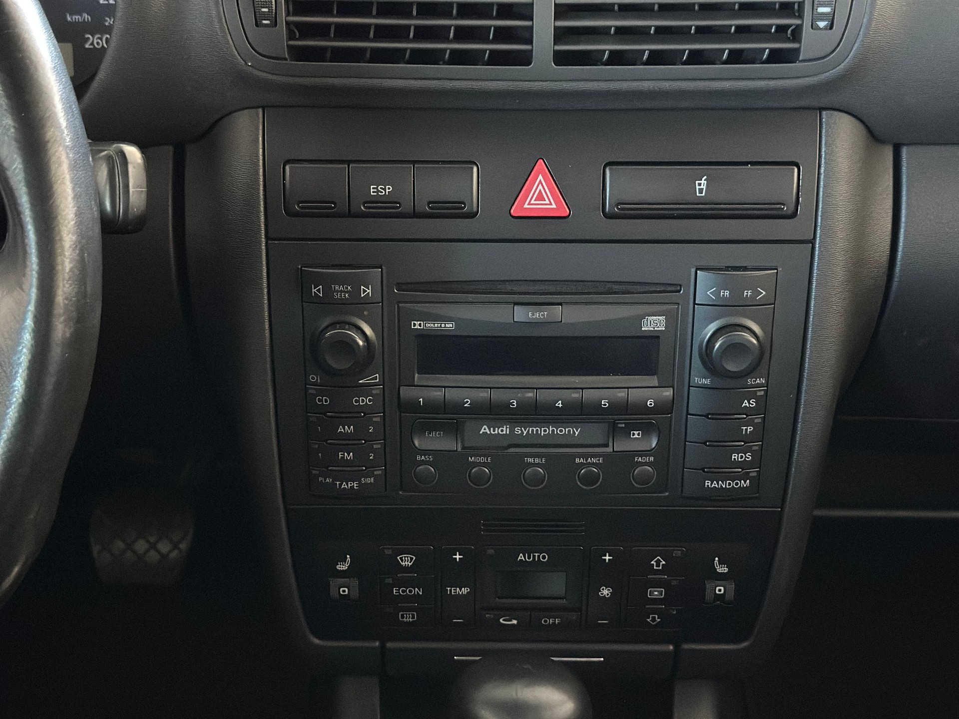 AUDI A3 1.8 Ambiente-image-14