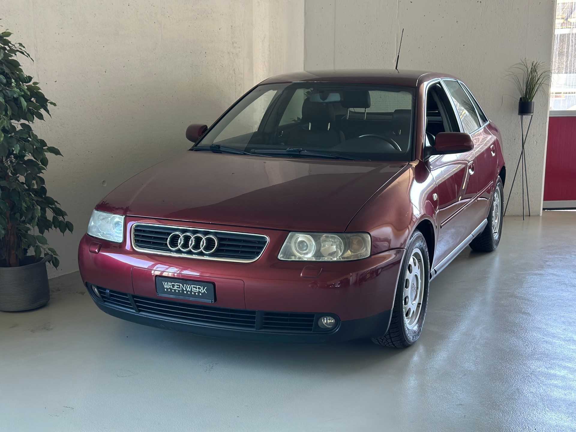 AUDI A3 1.8 Ambiente-showroom-element-1