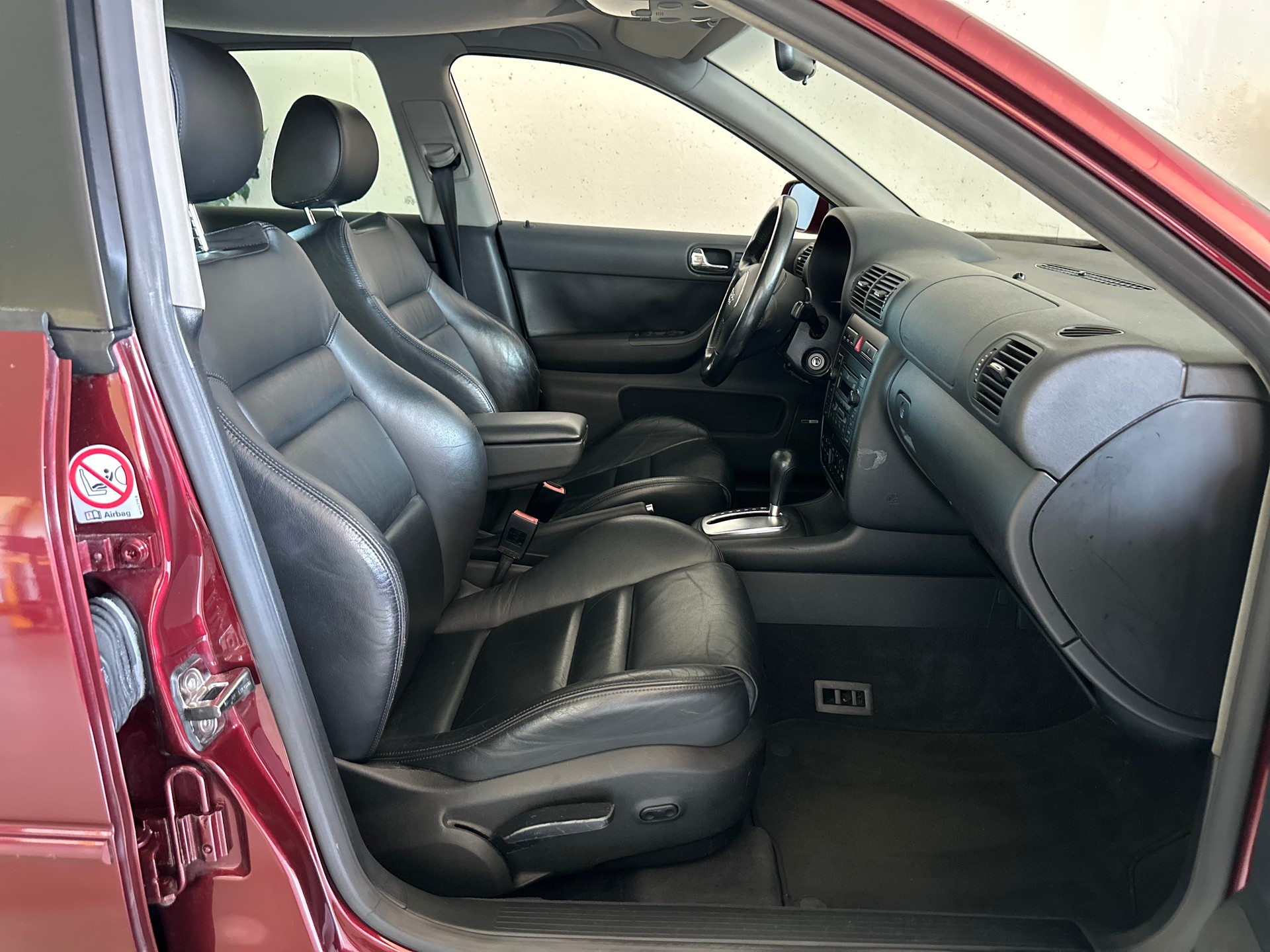 AUDI A3 1.8 Ambiente-image-10