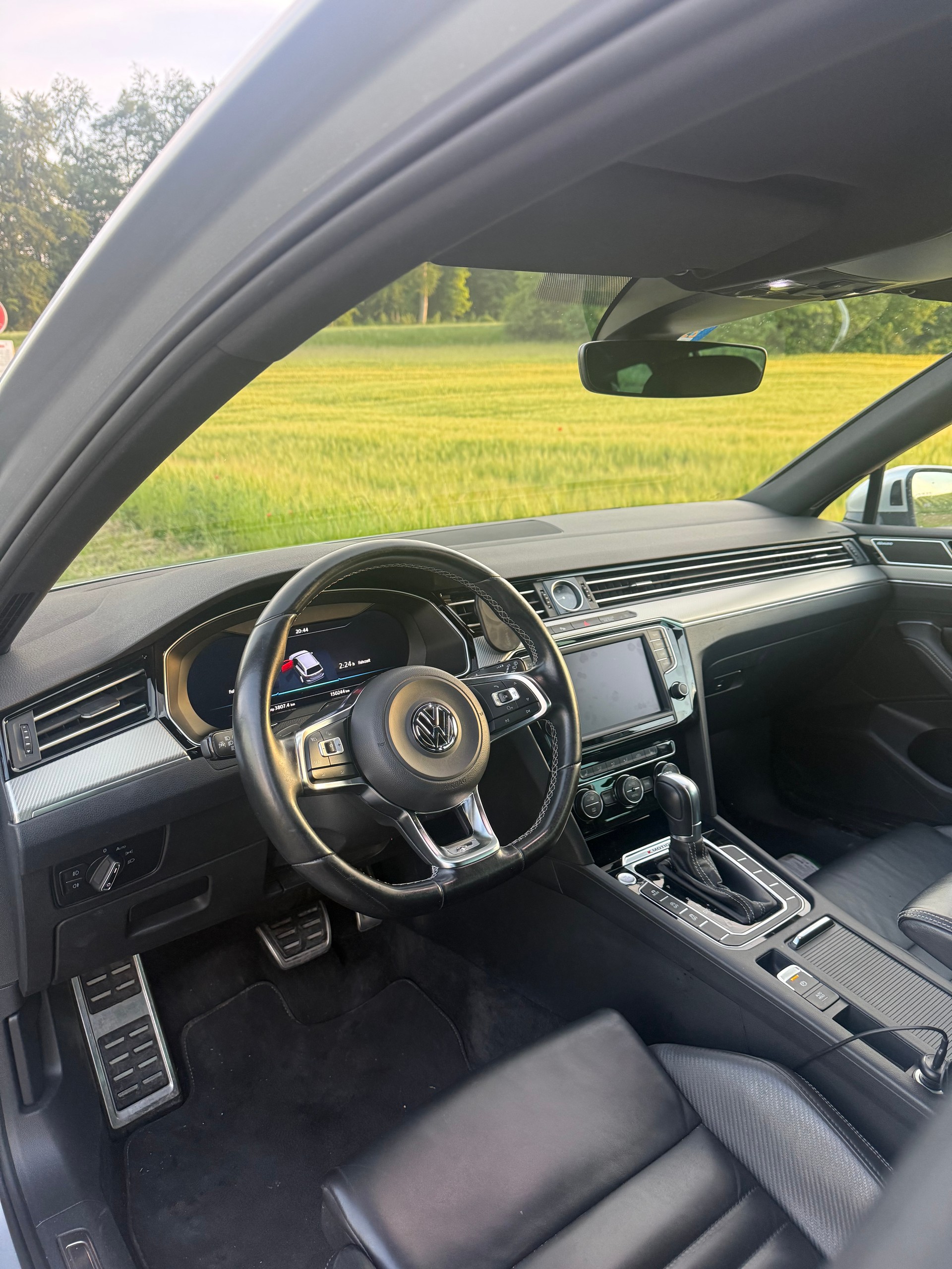 VW PASSAT 2.0 TDI-R-Line-240PS-4 Motion-image-7