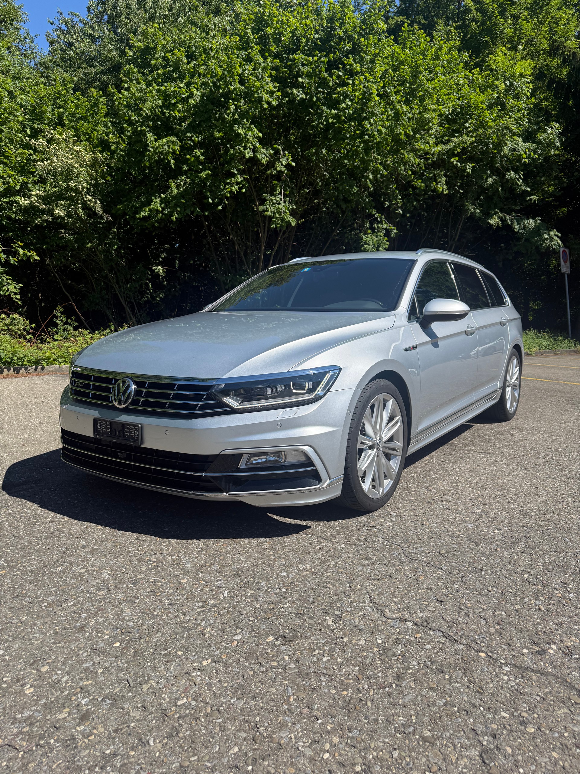 VW PASSAT 2.0 TDI-R-Line-240PS-4 Motion