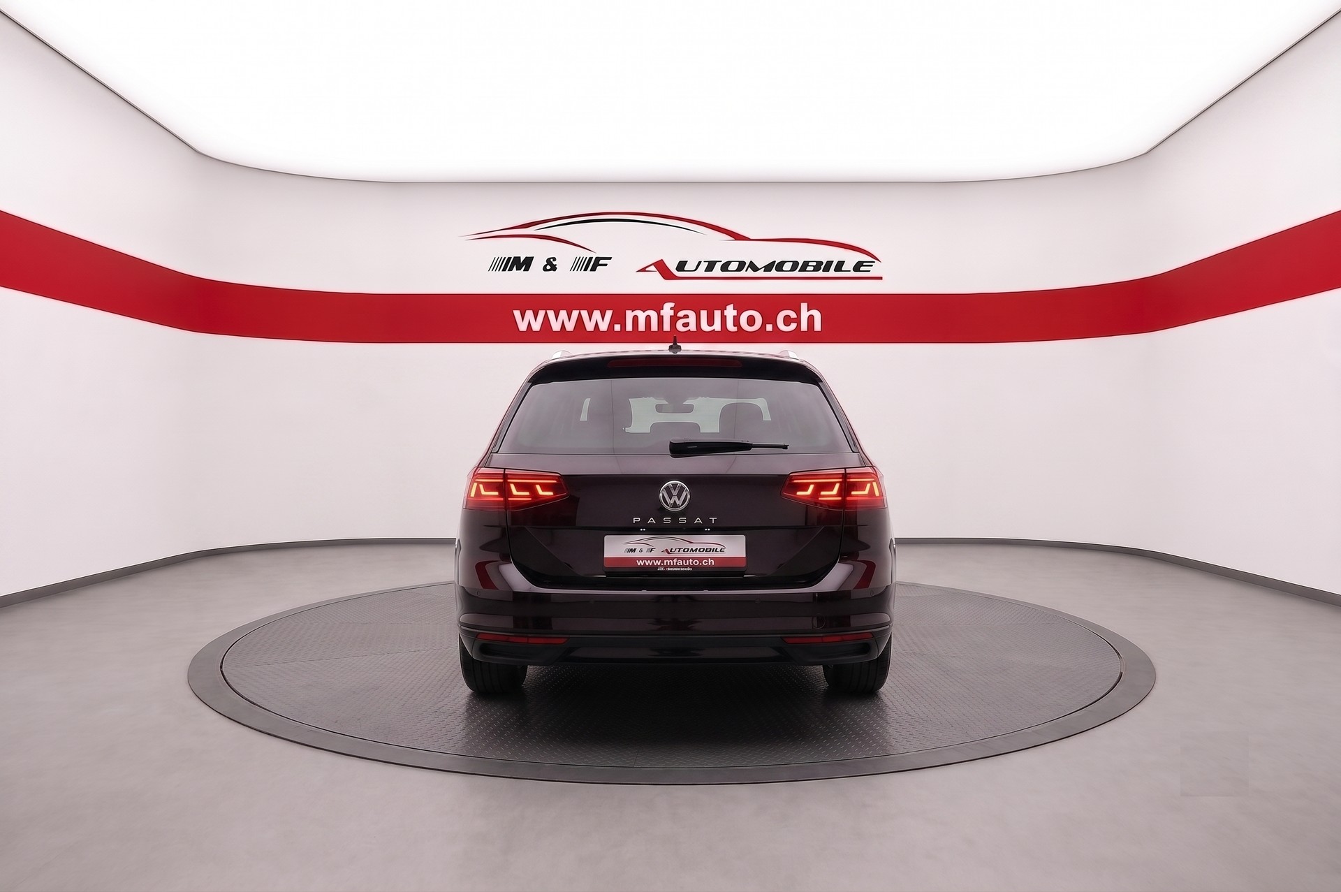 VW Passat Variant 2.0 TDI 150 Business DSG-image-4