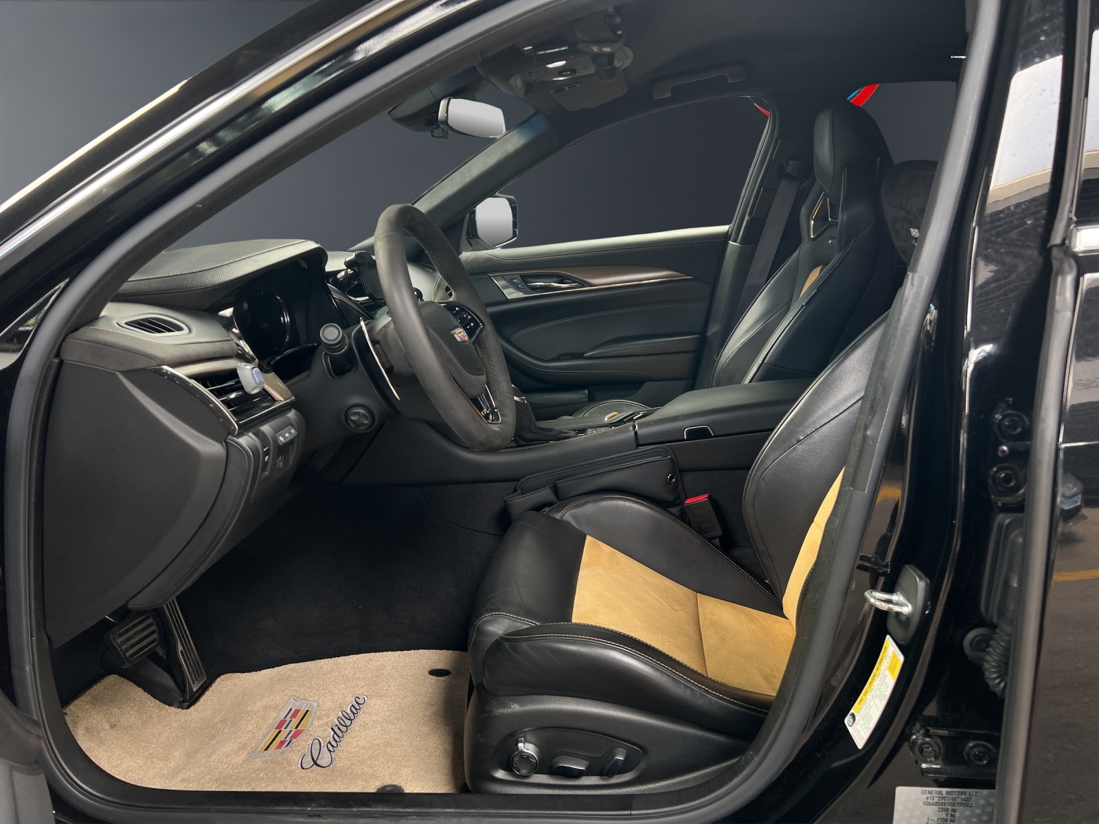 CADILLAC CTS-V Sedan 6.2 Supercharged Automatic-image-8