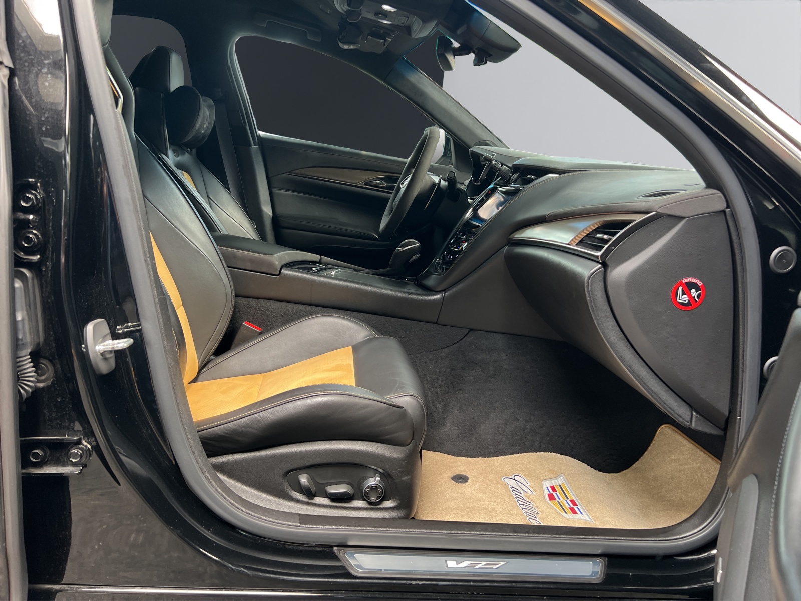 CADILLAC CTS-V Sedan 6.2 Supercharged Automatic-image-12