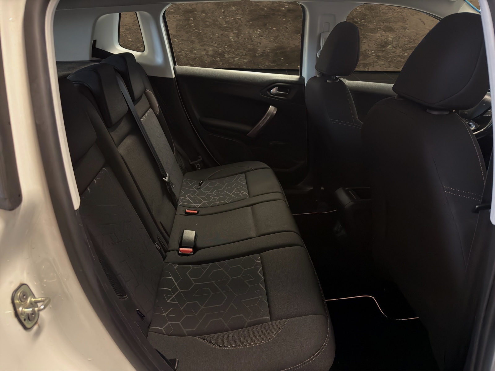 PEUGEOT 2008 1.2 VTI Active-image-14
