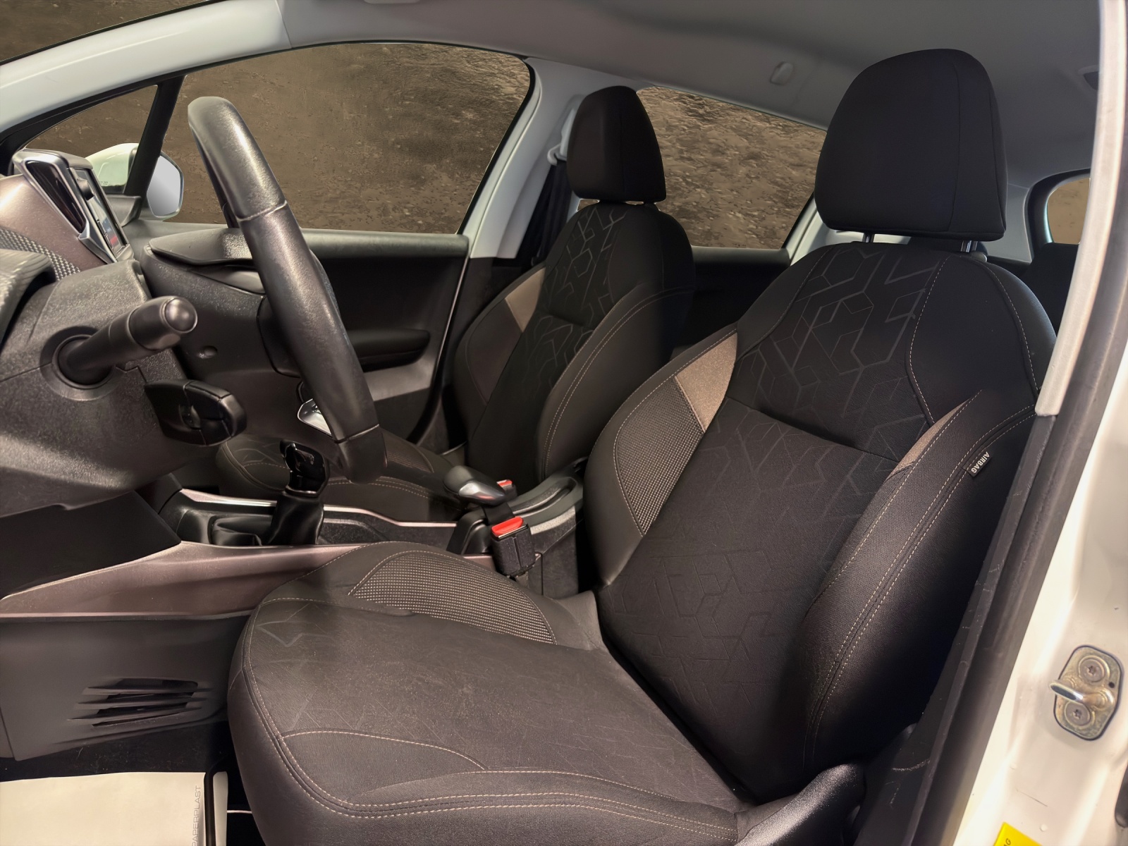 PEUGEOT 2008 1.2 VTI Active-image-11