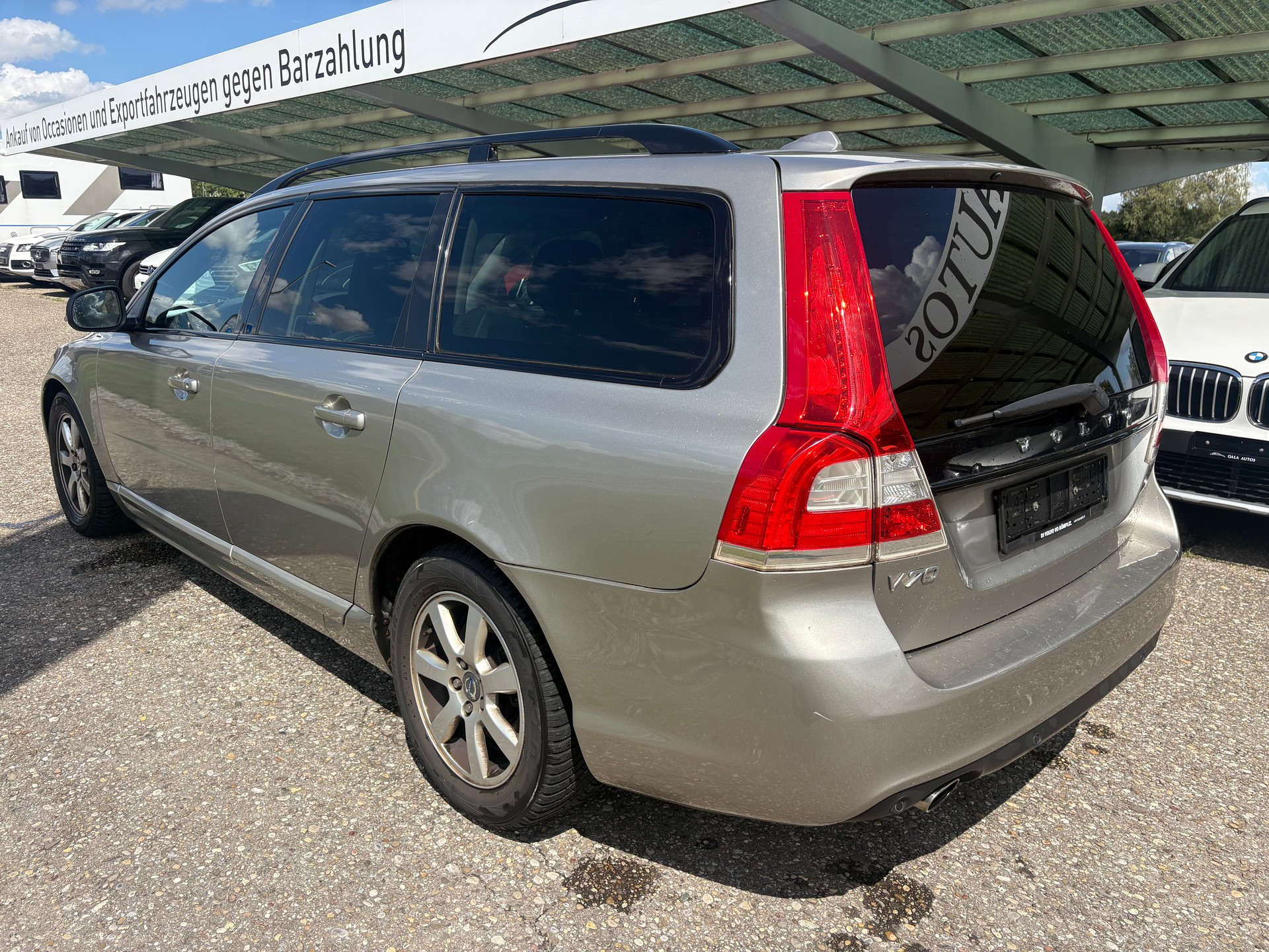 VOLVO V70 D4 Momentum Geartronic-image-5