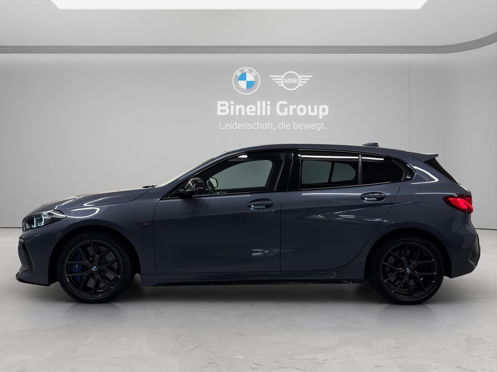 BMW M135i xDrive-showroom-element-1