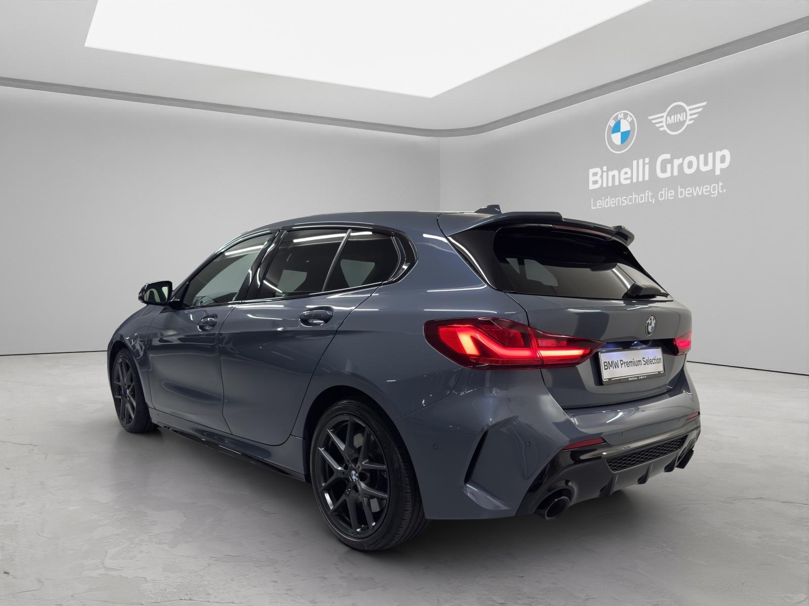 BMW M135i xDrive-showroom-element-2