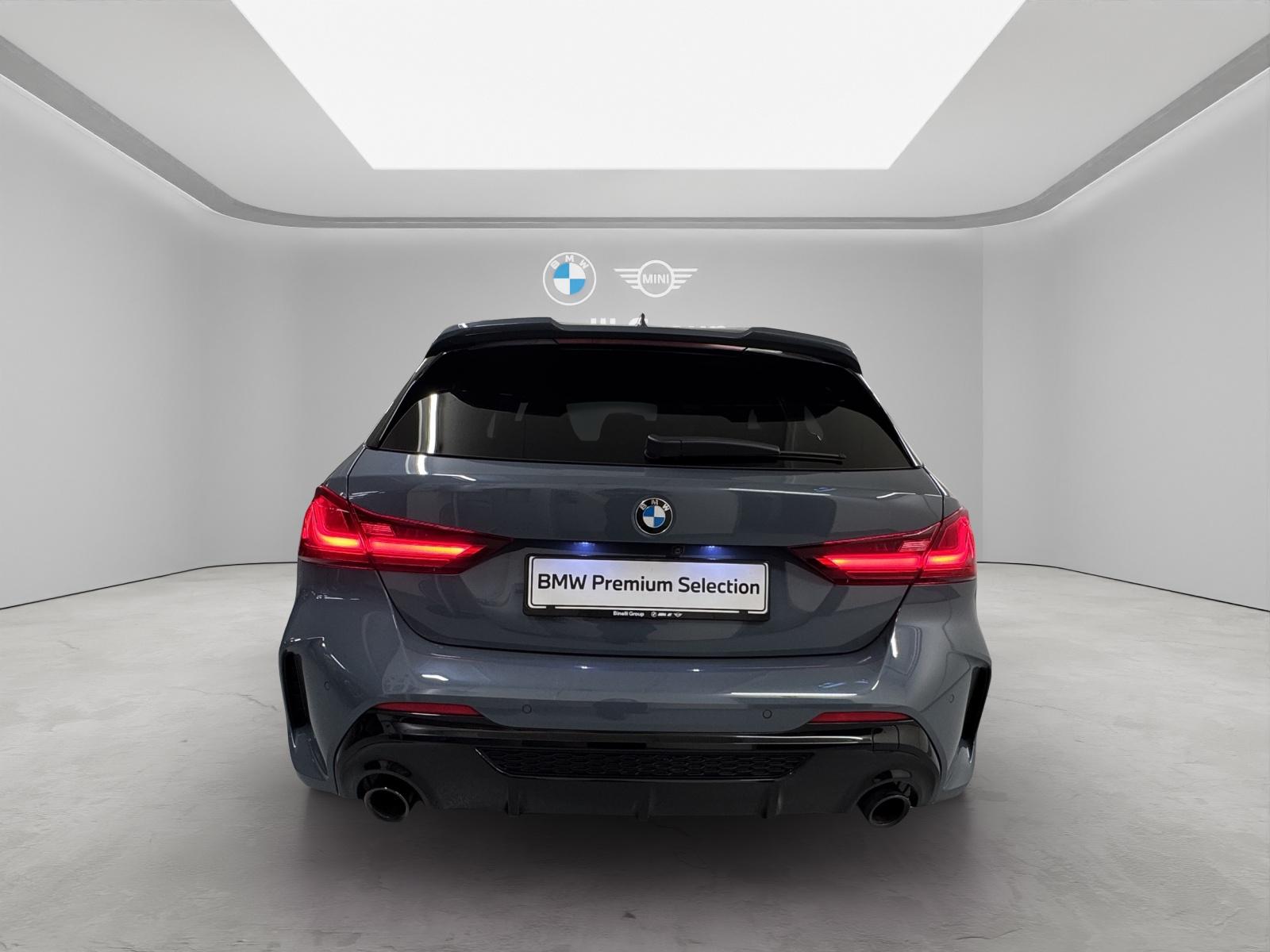 BMW M135i xDrive-showroom-element-3
