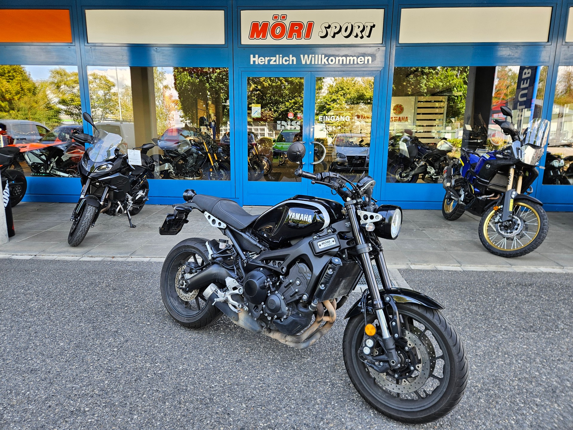 YAMAHA XSR 900-image-1