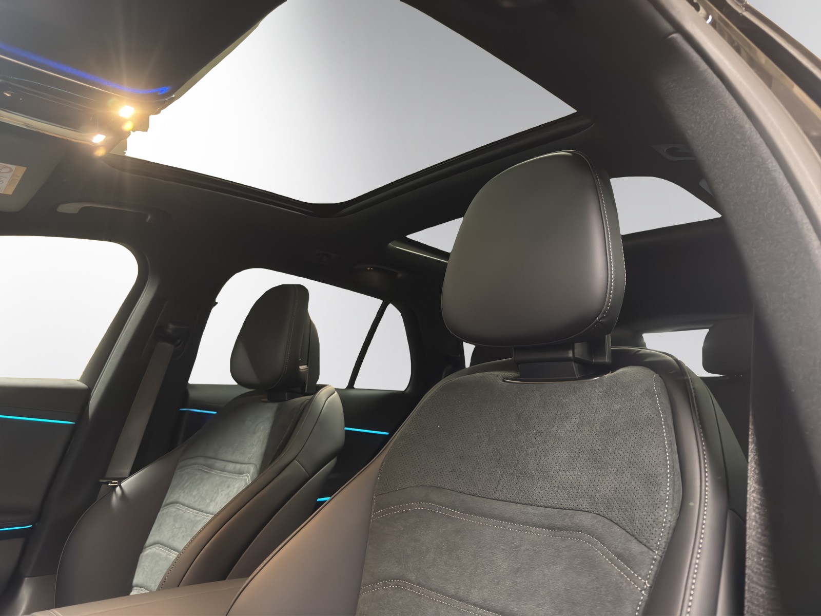 MERCEDES-BENZ E 220 d T 4Matic 9G-Tronic-image-9