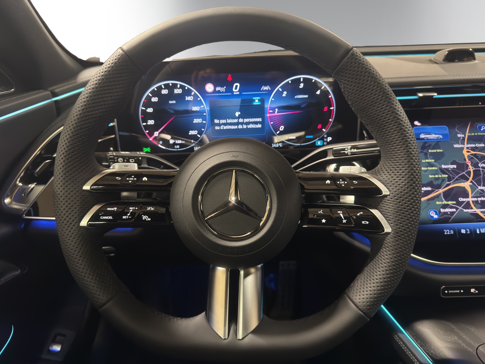 MERCEDES-BENZ E 220 d T 4Matic 9G-Tronic-image-12