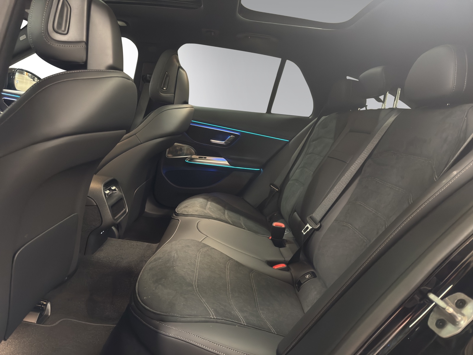 MERCEDES-BENZ E 220 d T 4Matic 9G-Tronic-image-10