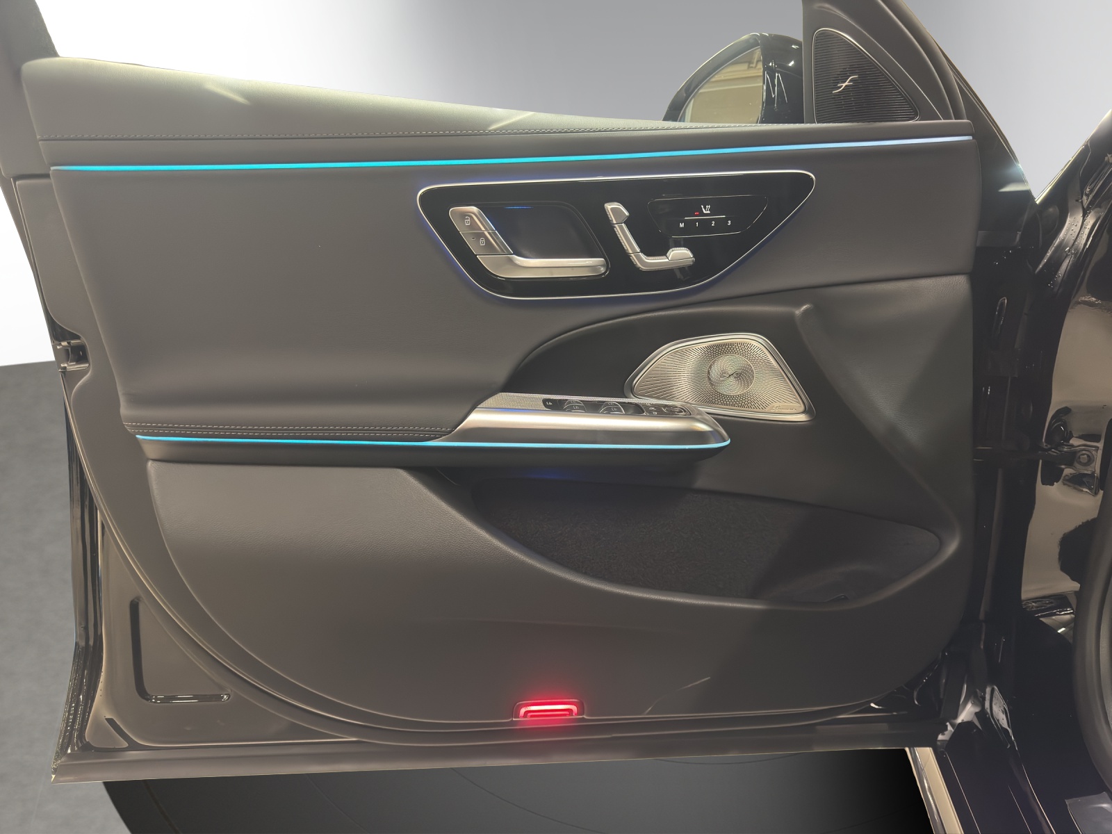 MERCEDES-BENZ E 220 d T 4Matic 9G-Tronic-image-8