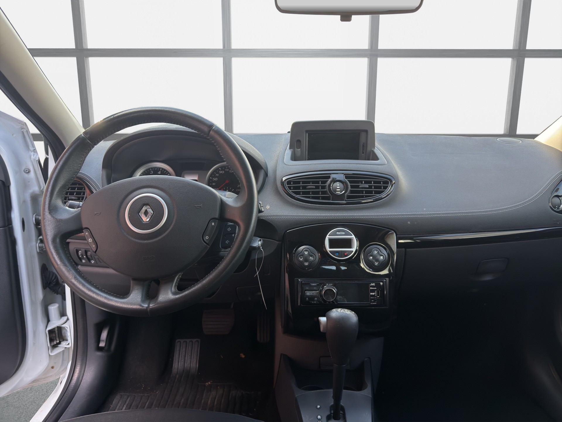 RENAULT Clio 1.6 16V 20th Edition Automatic-image-13