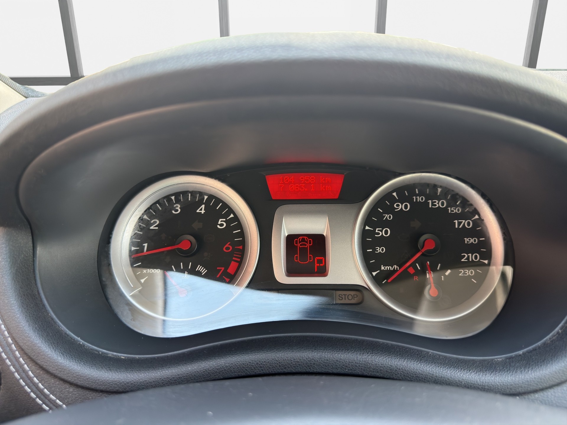 RENAULT Clio 1.6 16V 20th Edition Automatic-image-10