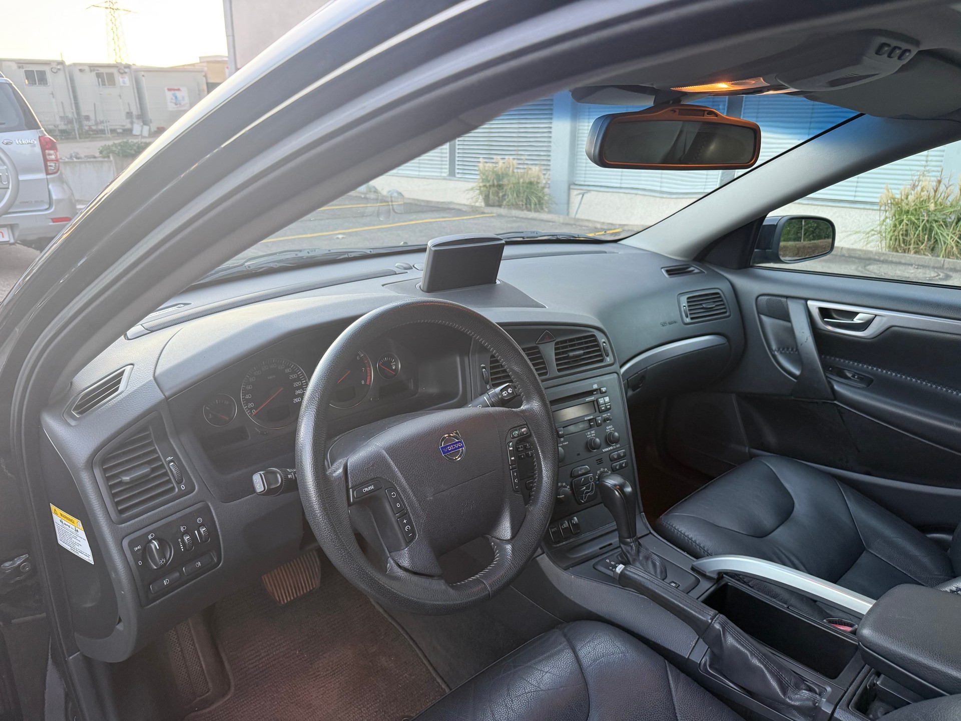 VOLVO XC70 2.5T AWD-image-6