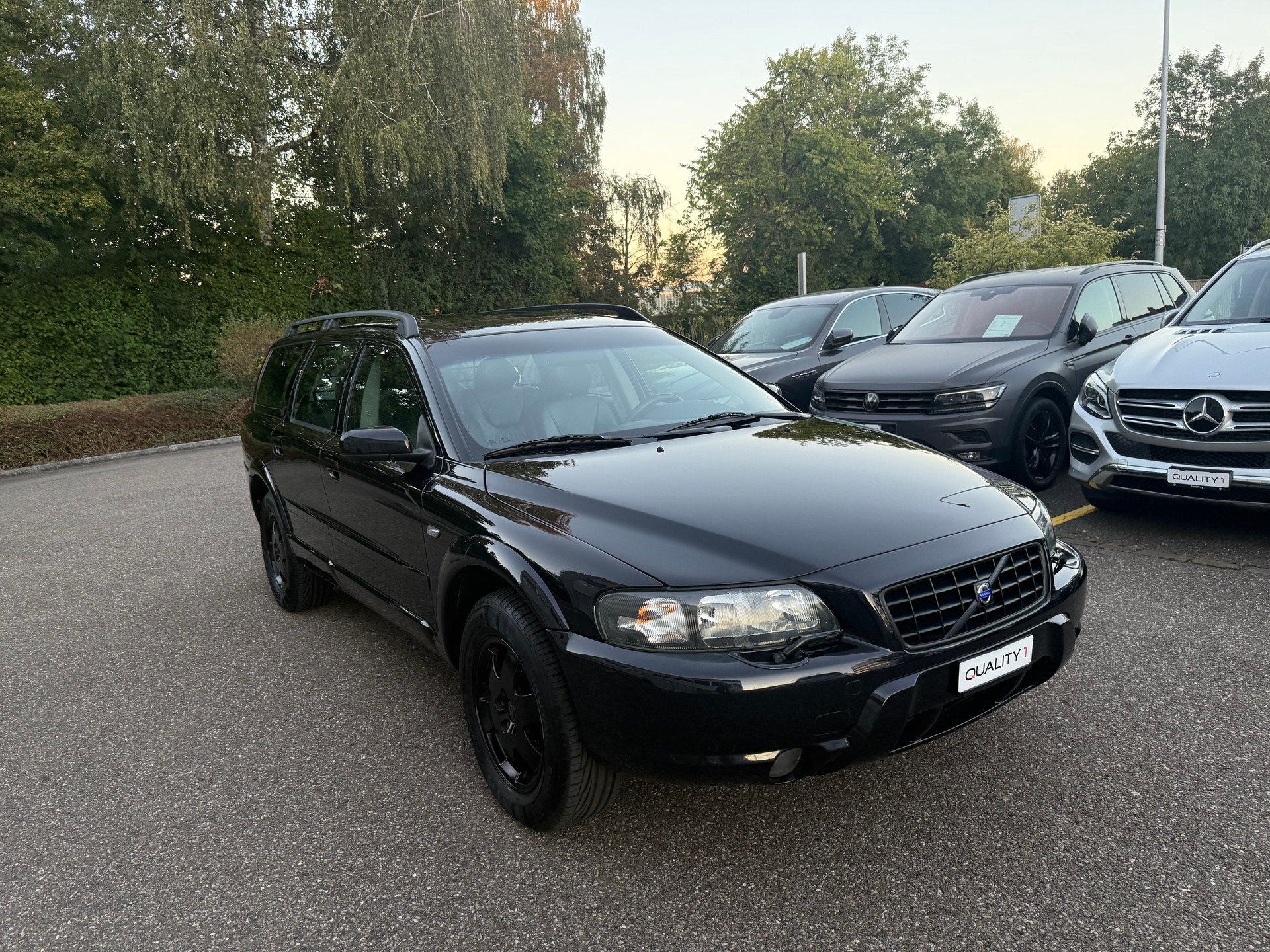 VOLVO XC70 2.5T AWD-image-2