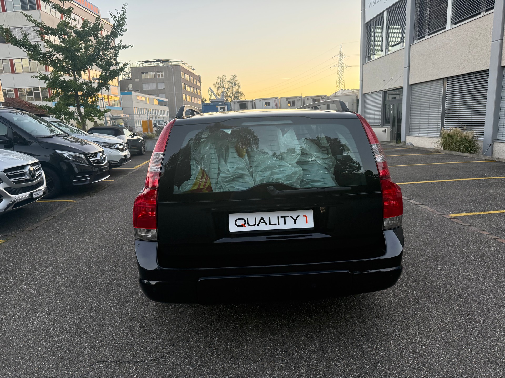 VOLVO XC70 2.5T AWD-image-4
