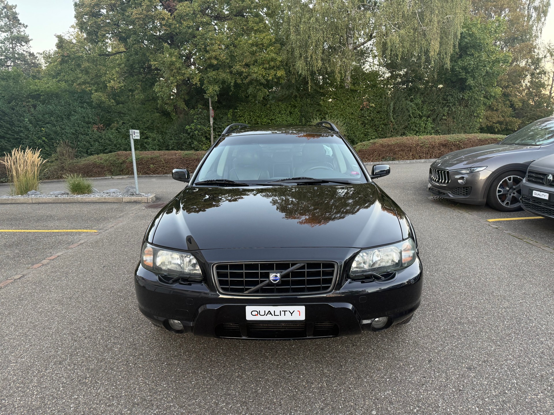 VOLVO XC70 2.5T AWD-image-1