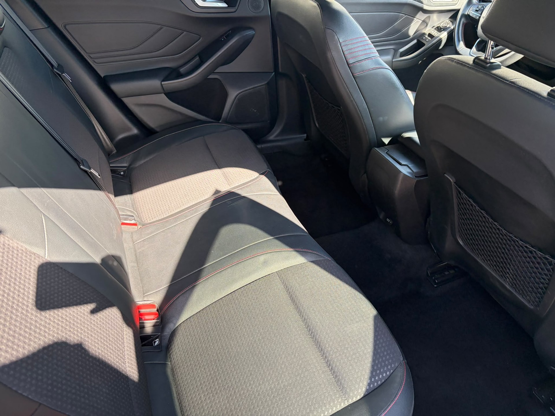 FORD Focus 1.0 SCTi ST Line-image-12