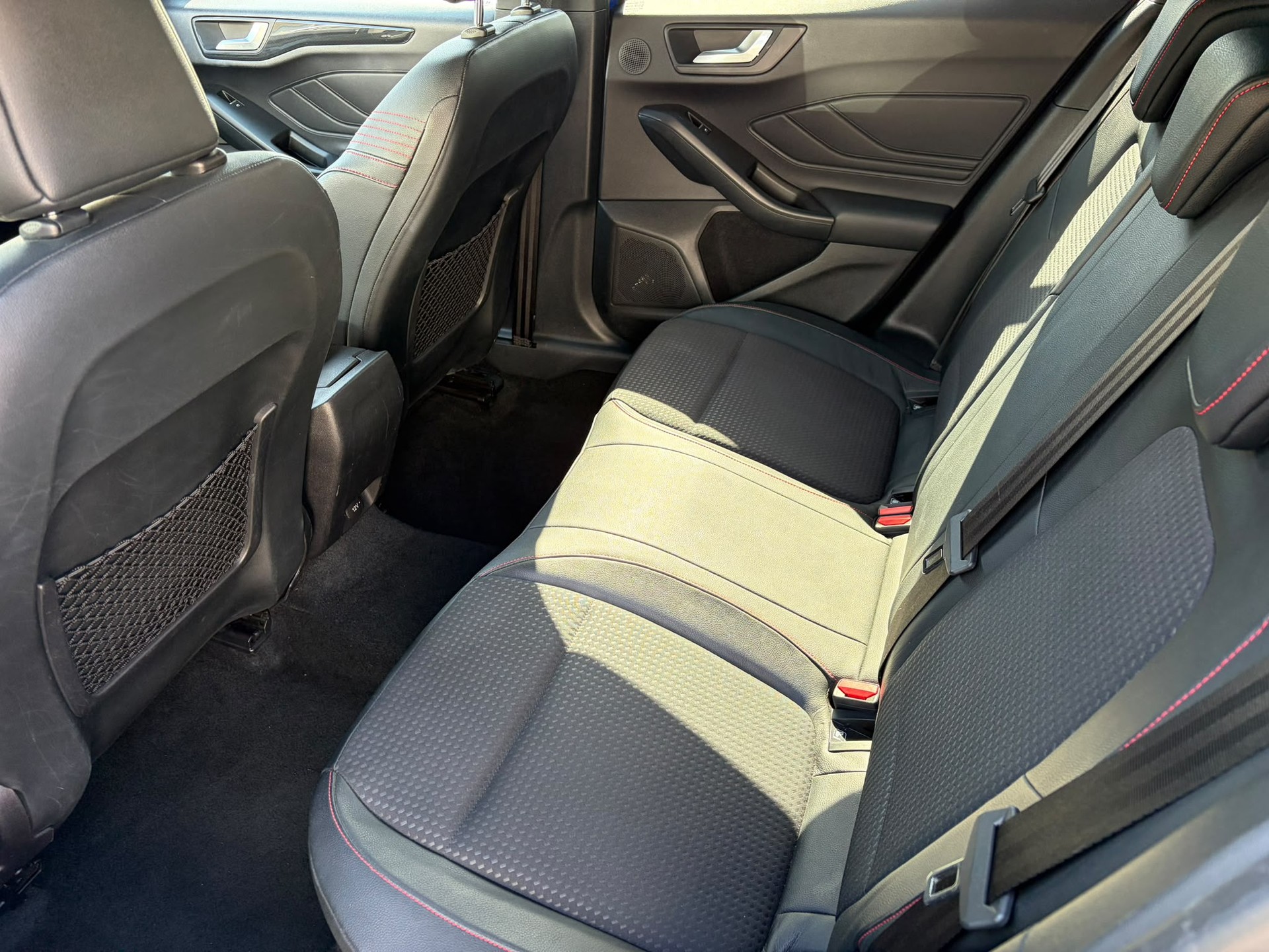 FORD Focus 1.0 SCTi ST Line-image-10