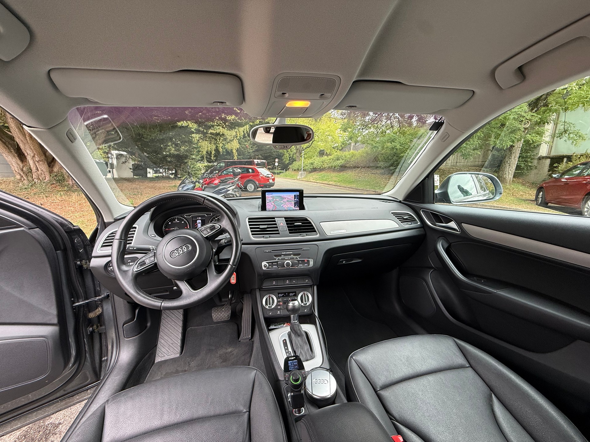 AUDI Q3 2.0 TDI quattro S-tronic-image-12